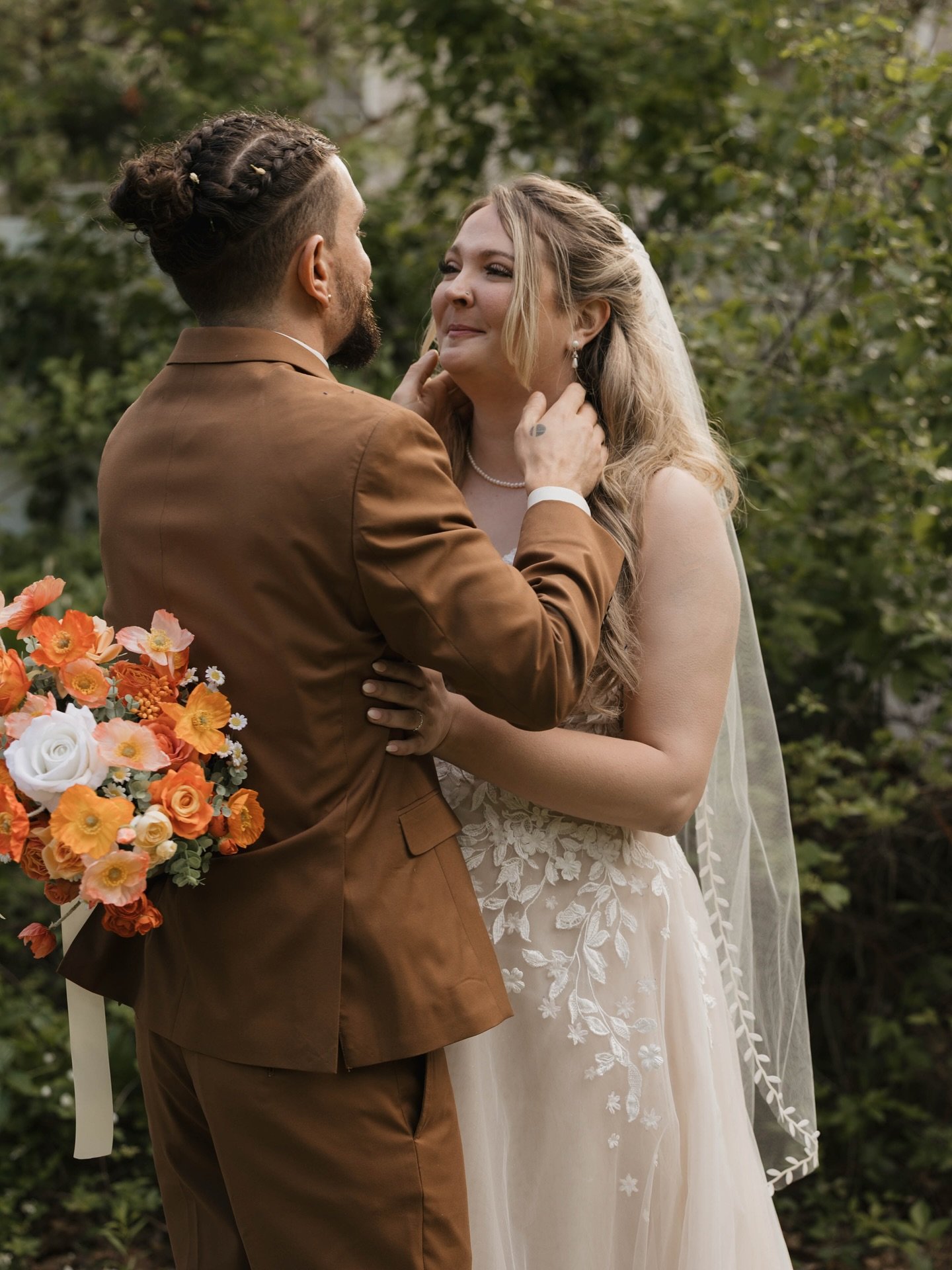 Emily &amp; Josh&rsquo;s wedding day was nothing short of magical &mdash; a cozy, love-filled celebration tucked away on a goat farm at a family member&rsquo;s home. From the quiet moments to the deep belly laughs, every part of the day felt so perso