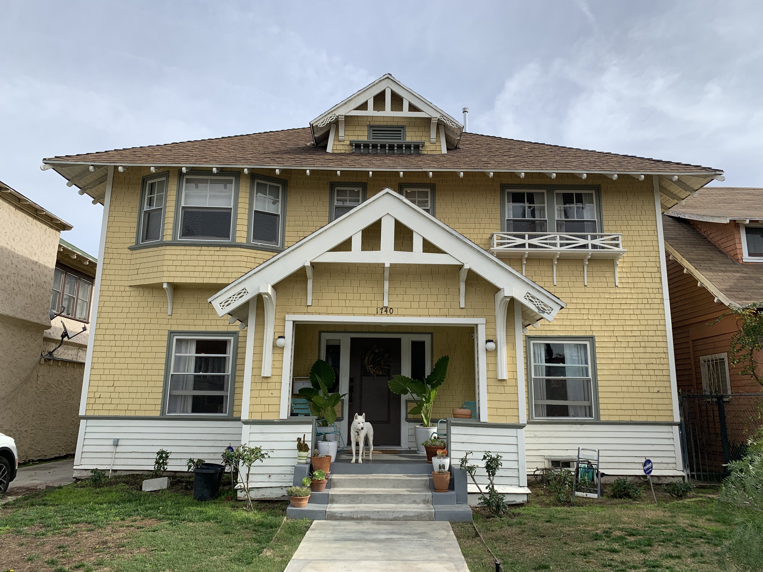 Front of House 2.jpg