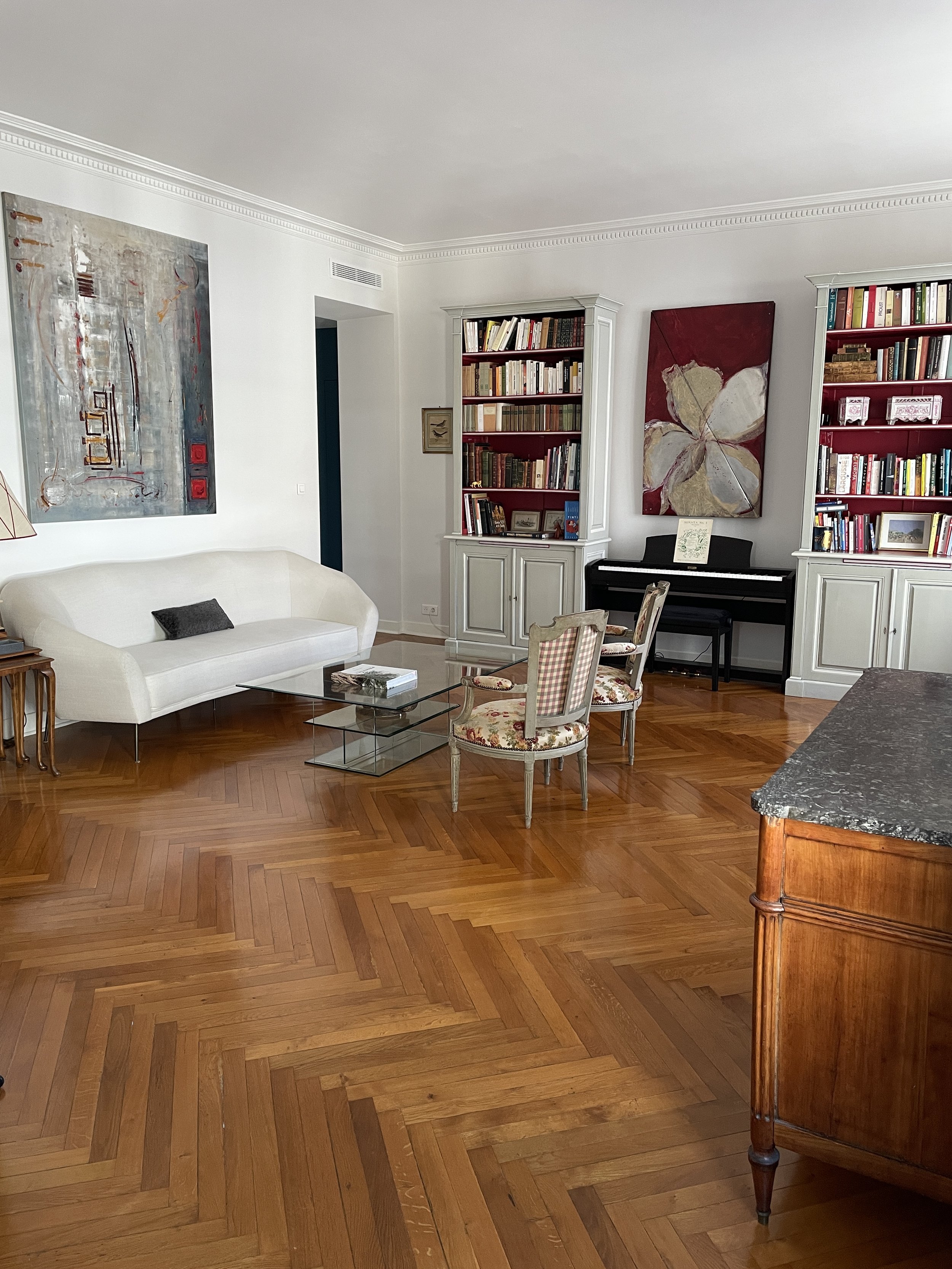 high ceilings, moulding with amazing parquet floors