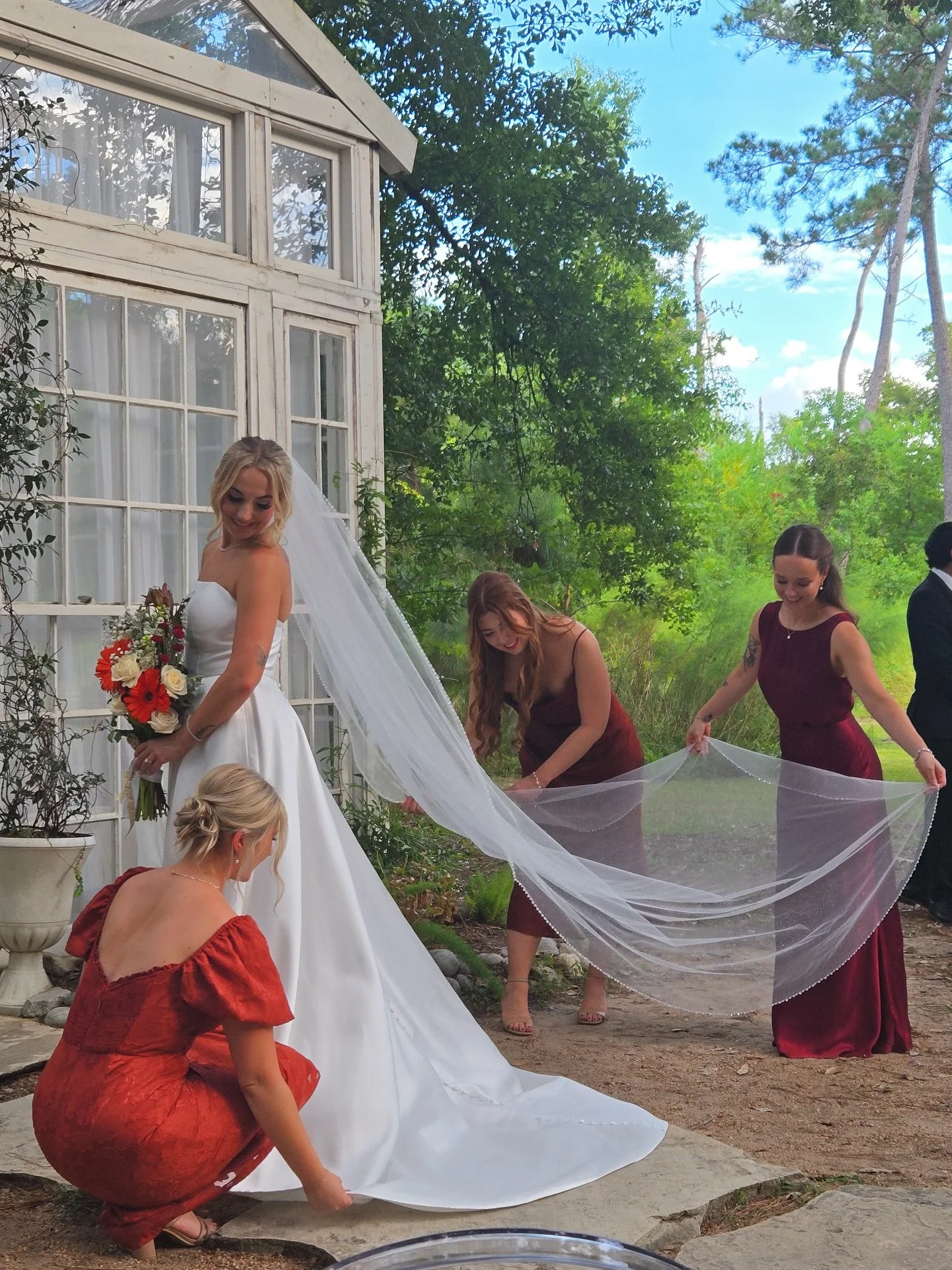 The lovely Kayla @thehair_mechanic got married this September! 💍✨

Our amazing girls @jeanniepattonhair @sydneyschair.hair and @laurenisenh were her bridesmaids! Shelby and Steph assisted with hair &amp; makeup for the big day, these girls are so ta