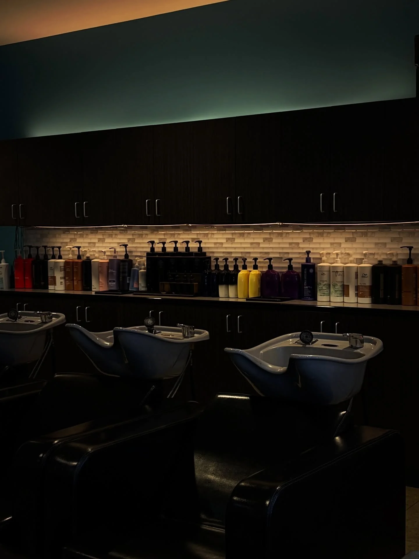 Relax &amp; unwind at On Stage Woodlands, where we specialize in hair color, cuts, extensions, and more.🤍