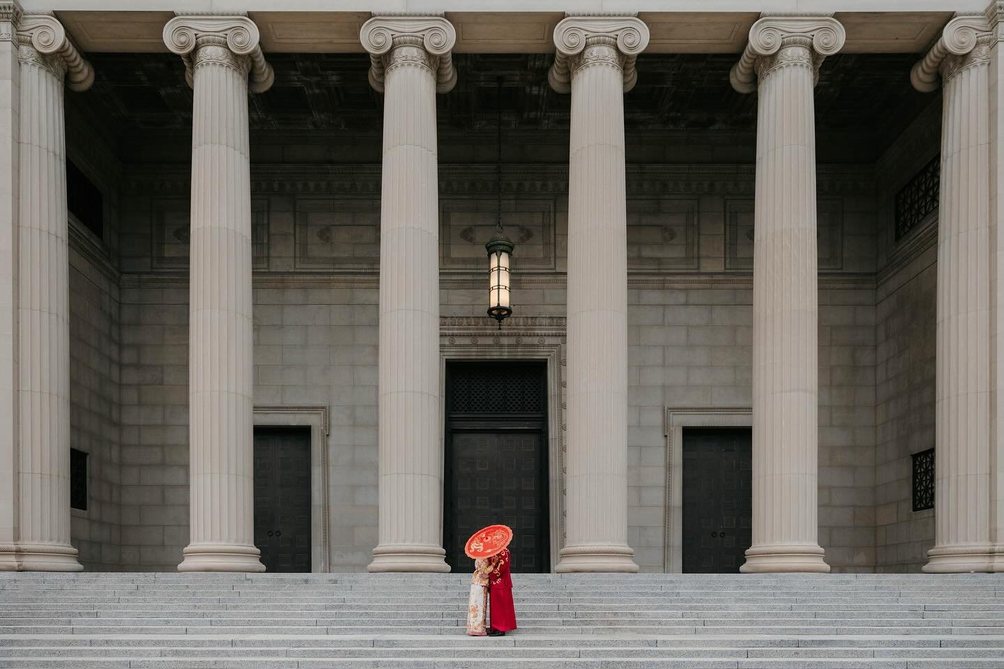 Maybe the most unique engagement session to date! I LOVEEEEE when my couples do something unique and special to them ❤️❤️ Shirley wanted to incorporate traditional Chinese wear into their engagement session since we will also be covering their tradit