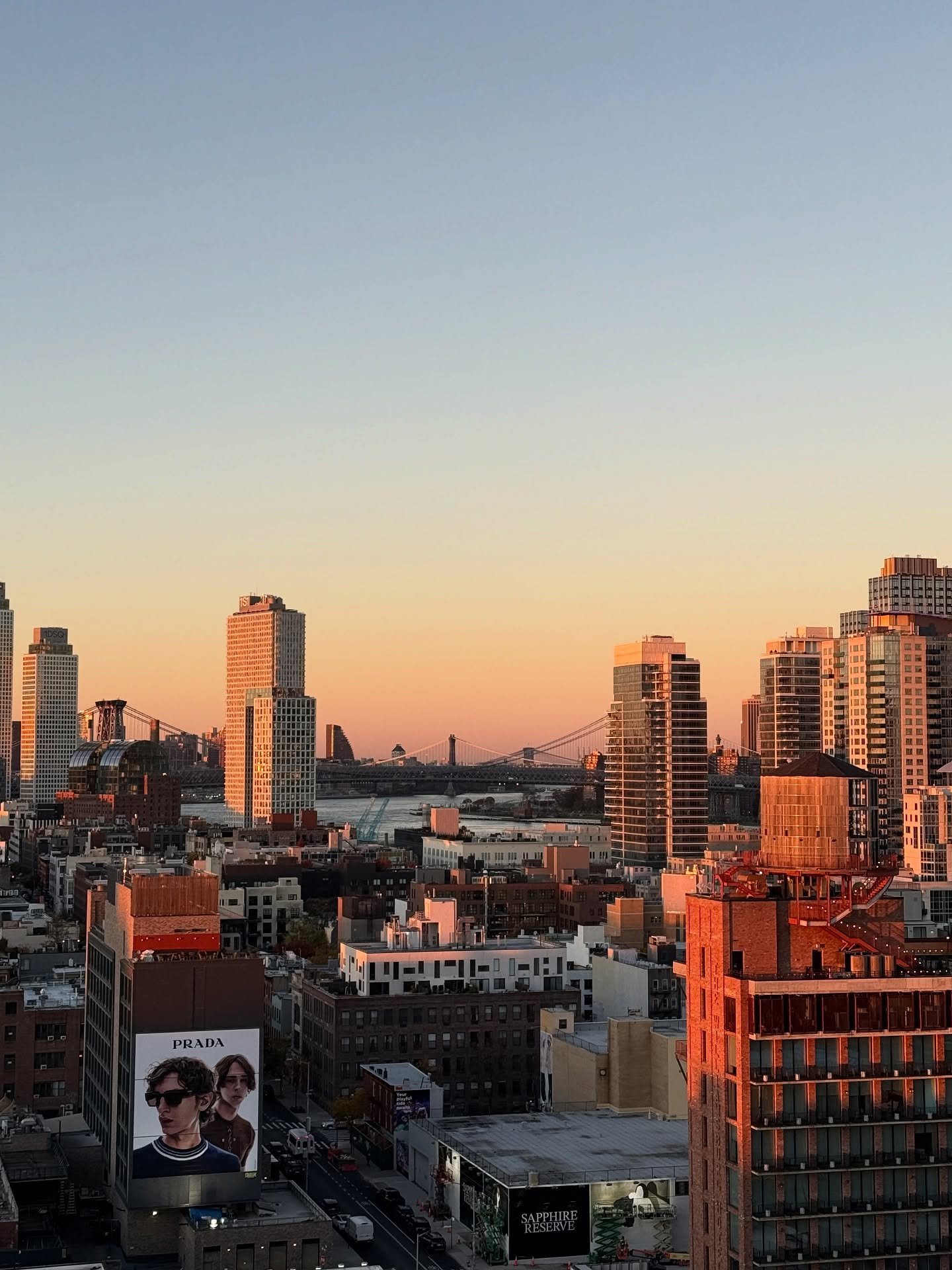 Helluva day to wake up in New York (with a new mayor) 🍎🗽