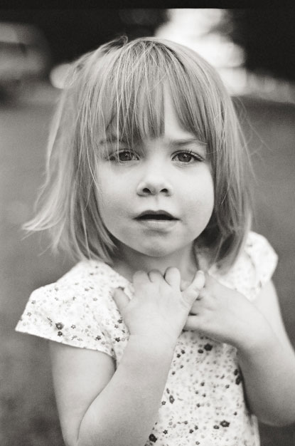 girl close-up portrait by Portland photographer Linnea Osterberg