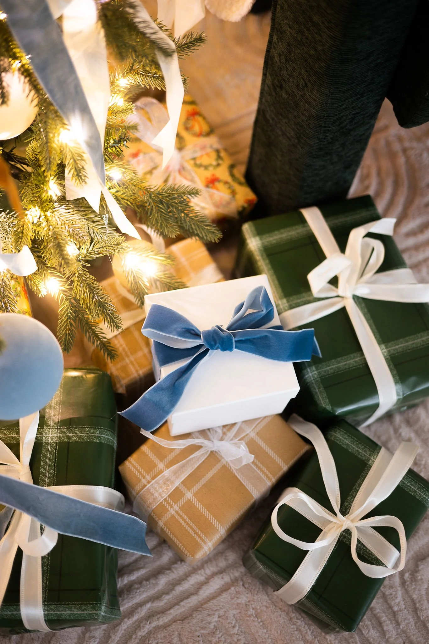 TheVisualsStudio_HolidayMockups_Blue_SSP-12.jpg