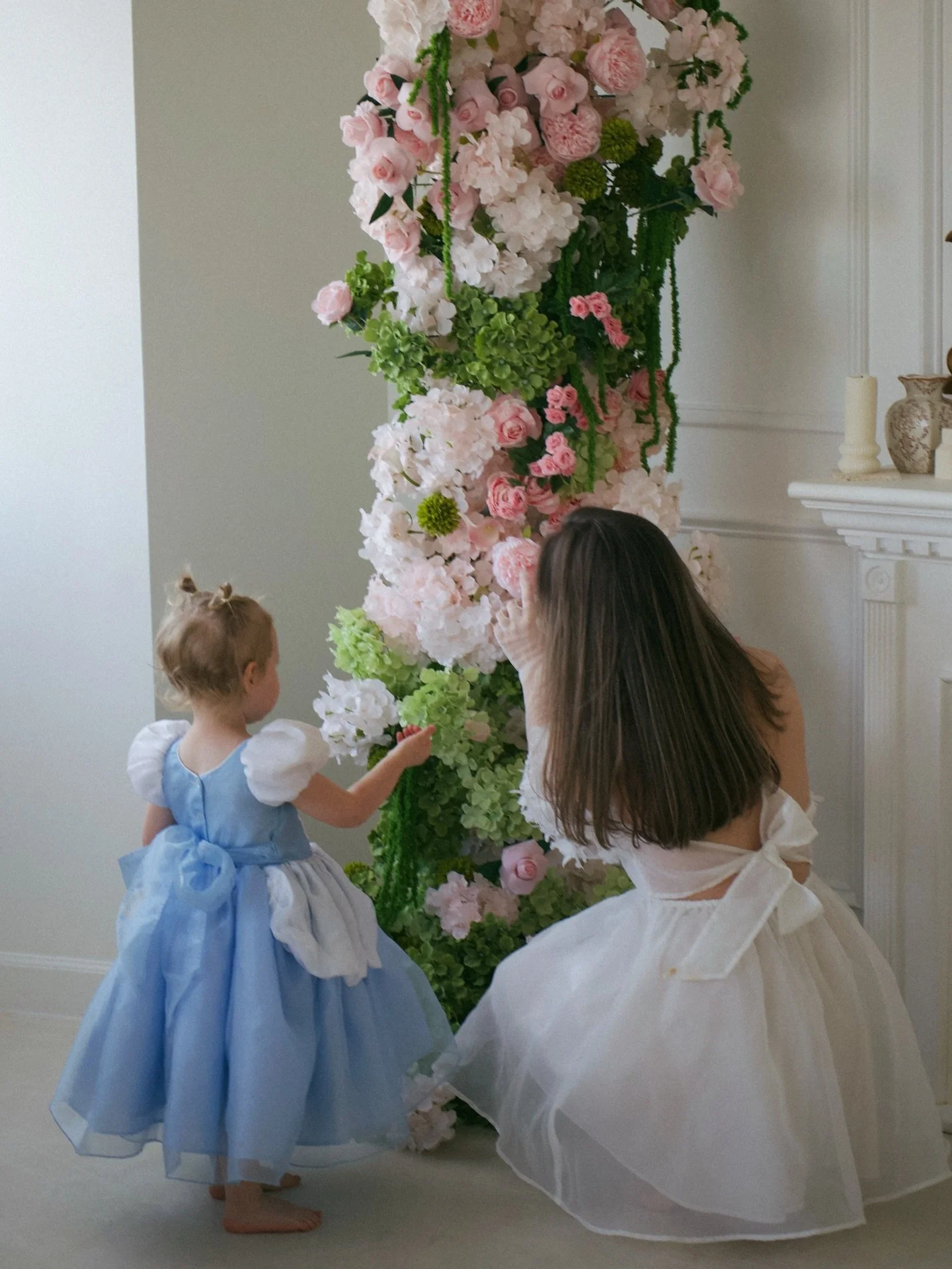 This is your sign 🌸✨
Book our spring setup for your mommy &amp; me photos, sooo dreamy, soft, and perfect for family memories.
With pastel tones, floral details, and gorgeous natural light in Studio Paris and Studio Dayglow, it&rsquo;s also the perf