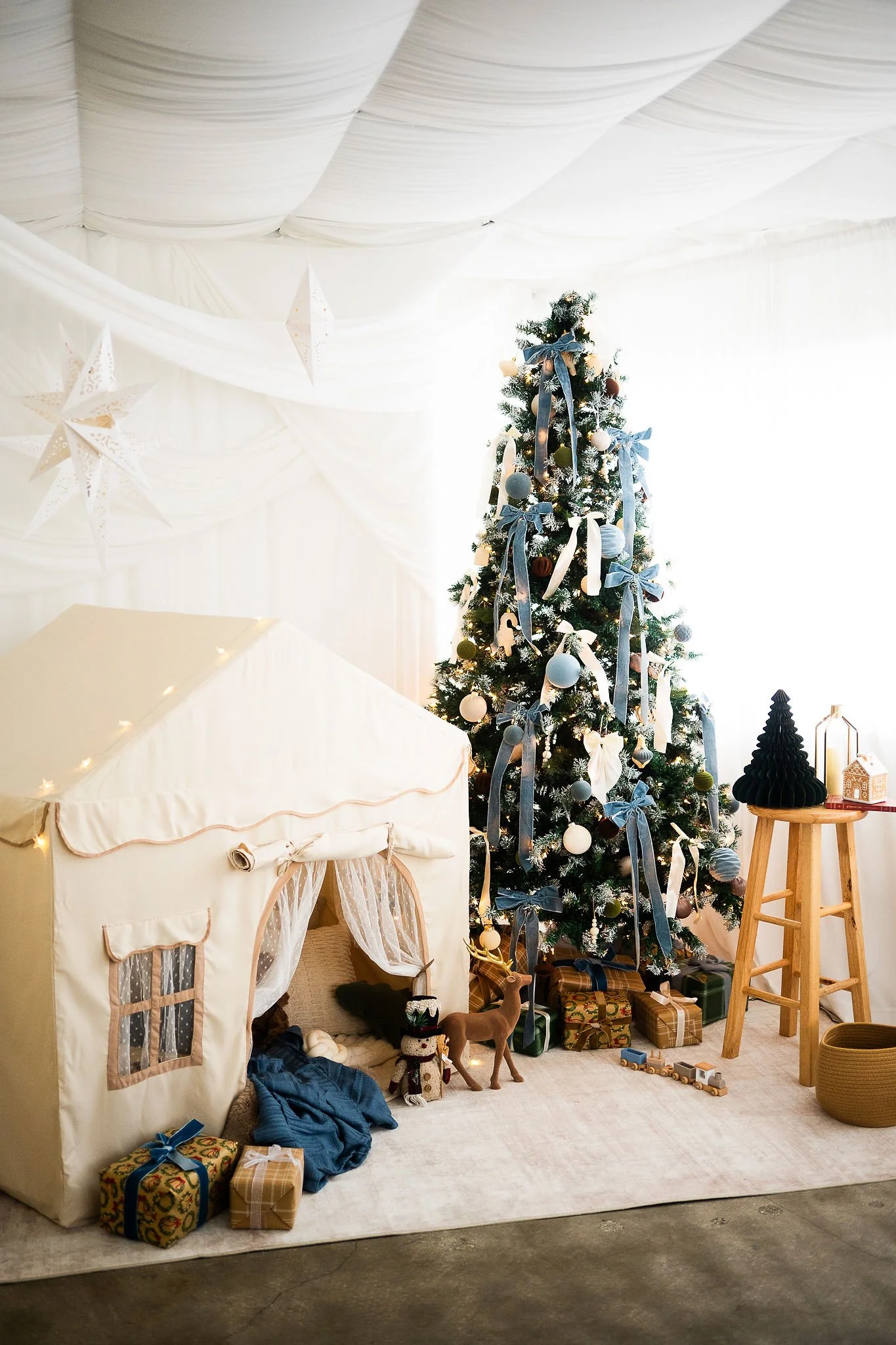 TheVisualsStudio_HolidayMockups_Blue_SSP-16.jpg