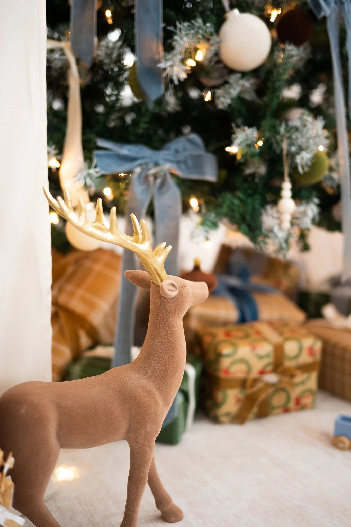 TheVisualsStudio_HolidayMockups_Blue_SSP-21.jpg