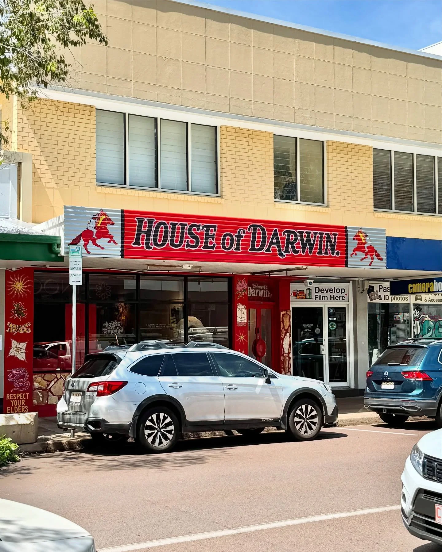 New street sign for the gorgeous @houseofdarwin store !!! Yeeeehaw 🤠🔥 Made that cowboy riding the horse be on fire &mdash; coz I can!!

Used my fave art by @loonatoons for this design (+ most my other HOD designs, let&rsquo;s be real) 
Project mana