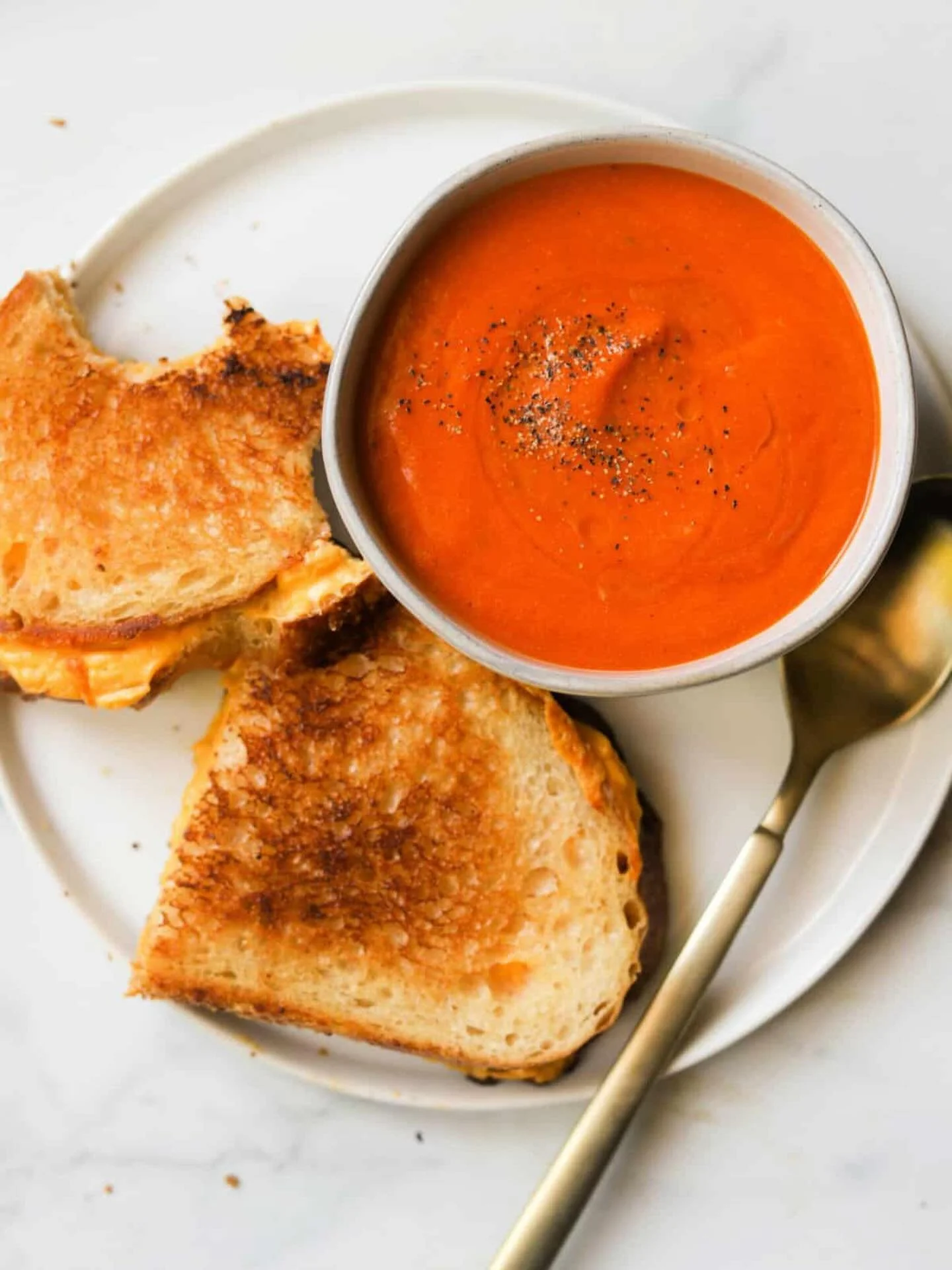 ☔️ = 🥪 +🧀 +🍅 
Triple Grilled Cheese with Chili Butter
Roasted Tomato, Butternut Squash + Red Pepper Soup with Basil Pesto