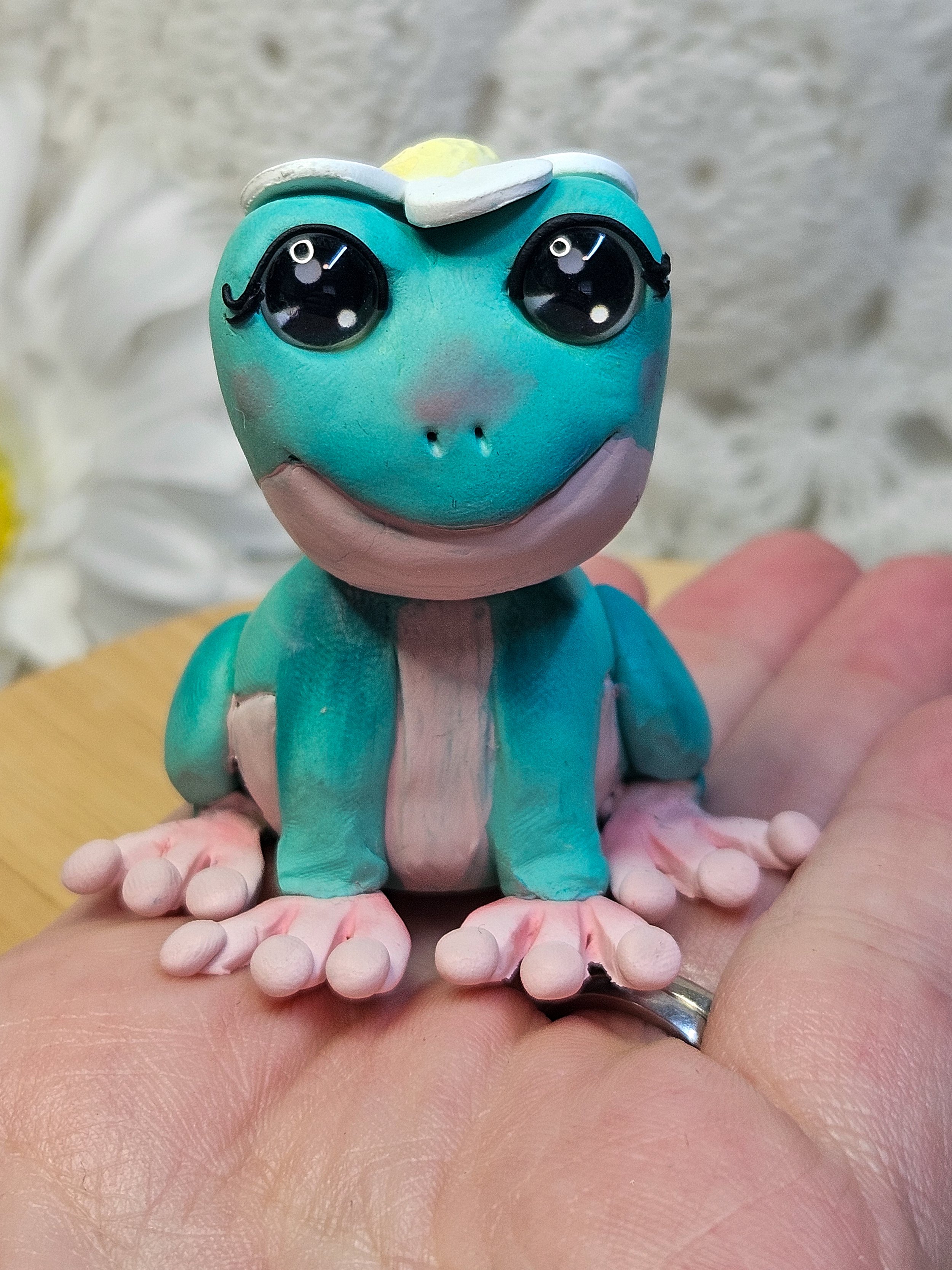 Daisy Frog Figure