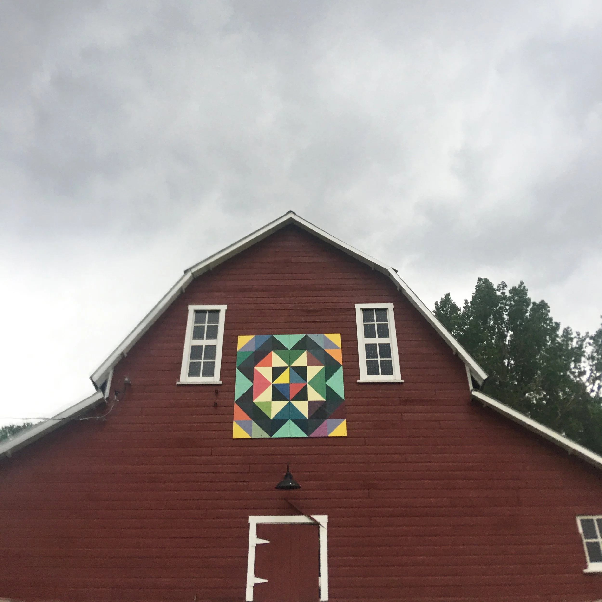 Barn with quilt