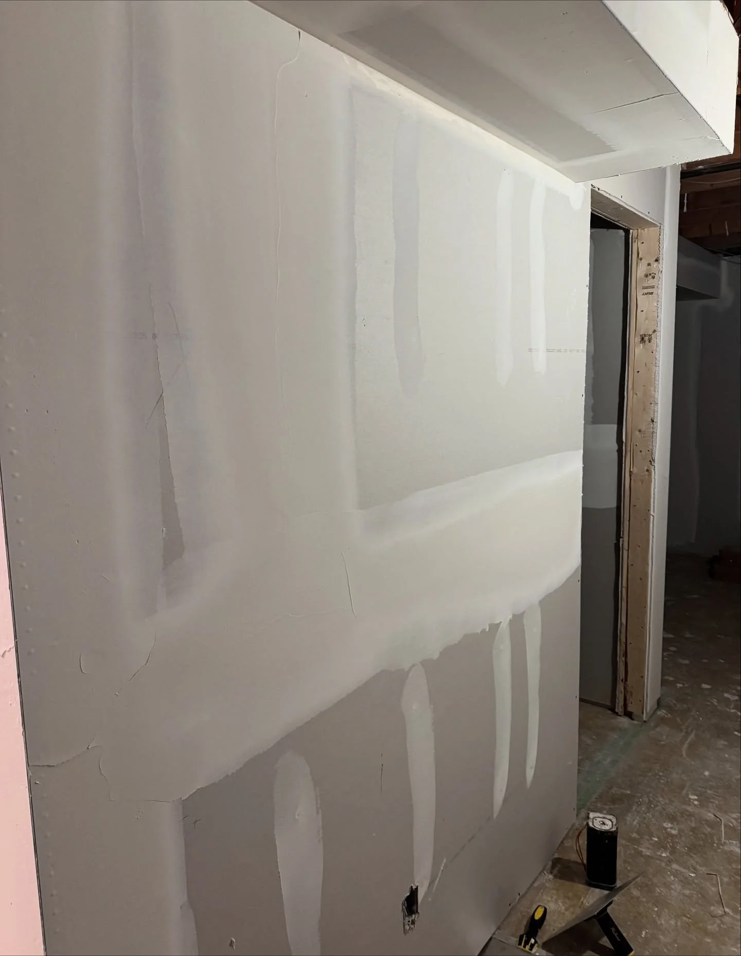 𝗧𝗔𝗙𝗙𝗘𝗬 𝗣𝗥𝗢𝗝𝗘𝗖𝗧
As if we didn&rsquo;t have enough going on&hellip; our basement project is moving along! 
Mudding is almost finished, with sanding and flooring up next - maybe even primer this week (if I get around to it 😅).

Home projec