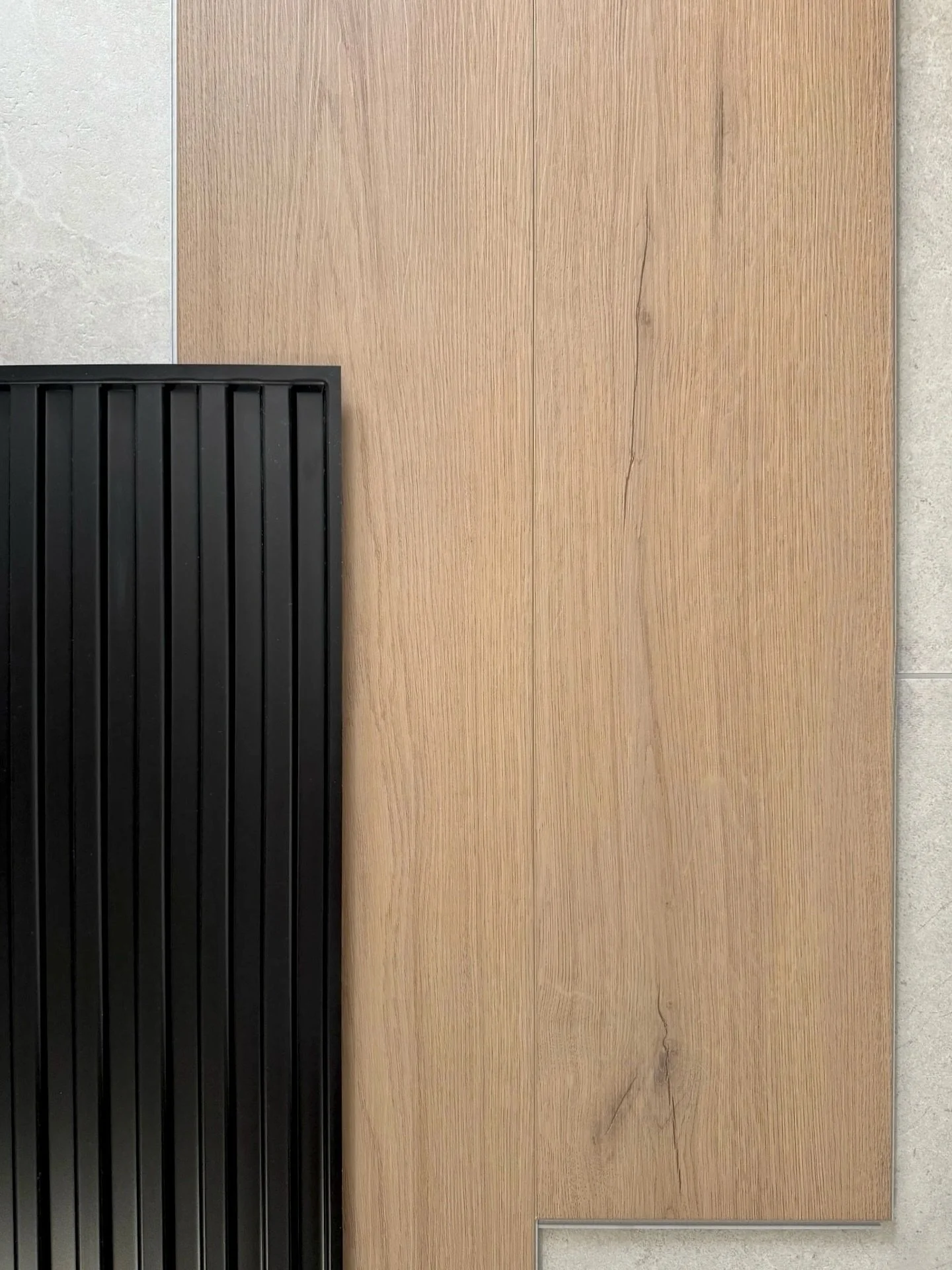 𝗧𝗔𝗙𝗙𝗘𝗬 𝗣𝗥𝗢𝗝𝗘𝗖𝗧
A peek at our basement materials 👀
We went with a beautiful, simple oak-look vinyl floor and modern black ceiling tiles - clean, timeless, and a little bit unexpected for a basement.

Mudding and sanding should be wrapped