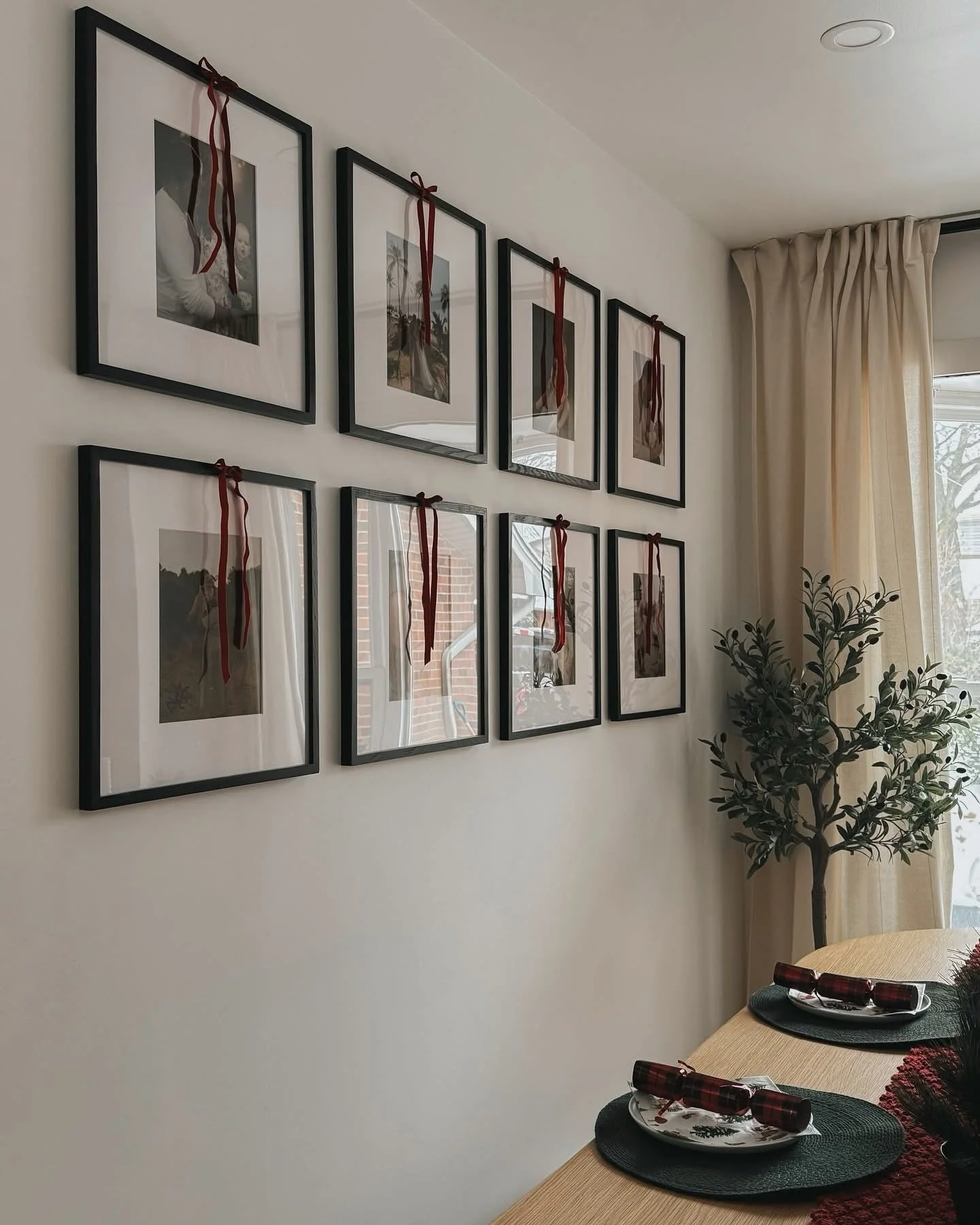 The stockings are hung, the bows are tied, and the little details make it feel just right 🎄

Proof that simple, thoughtful styling is what brings a space to life.