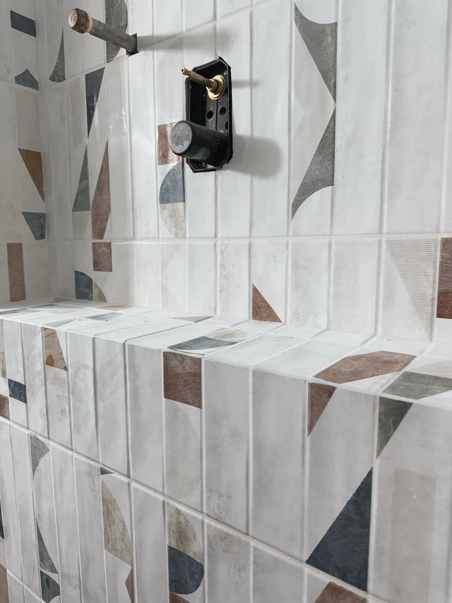 Some projects are meant for finished photos&hellip; and this is definitely one of them ✨

The colours, the pattern, the texture - every tile is a little piece of art and it all came together so beautifully.

This project is officially complete and I 