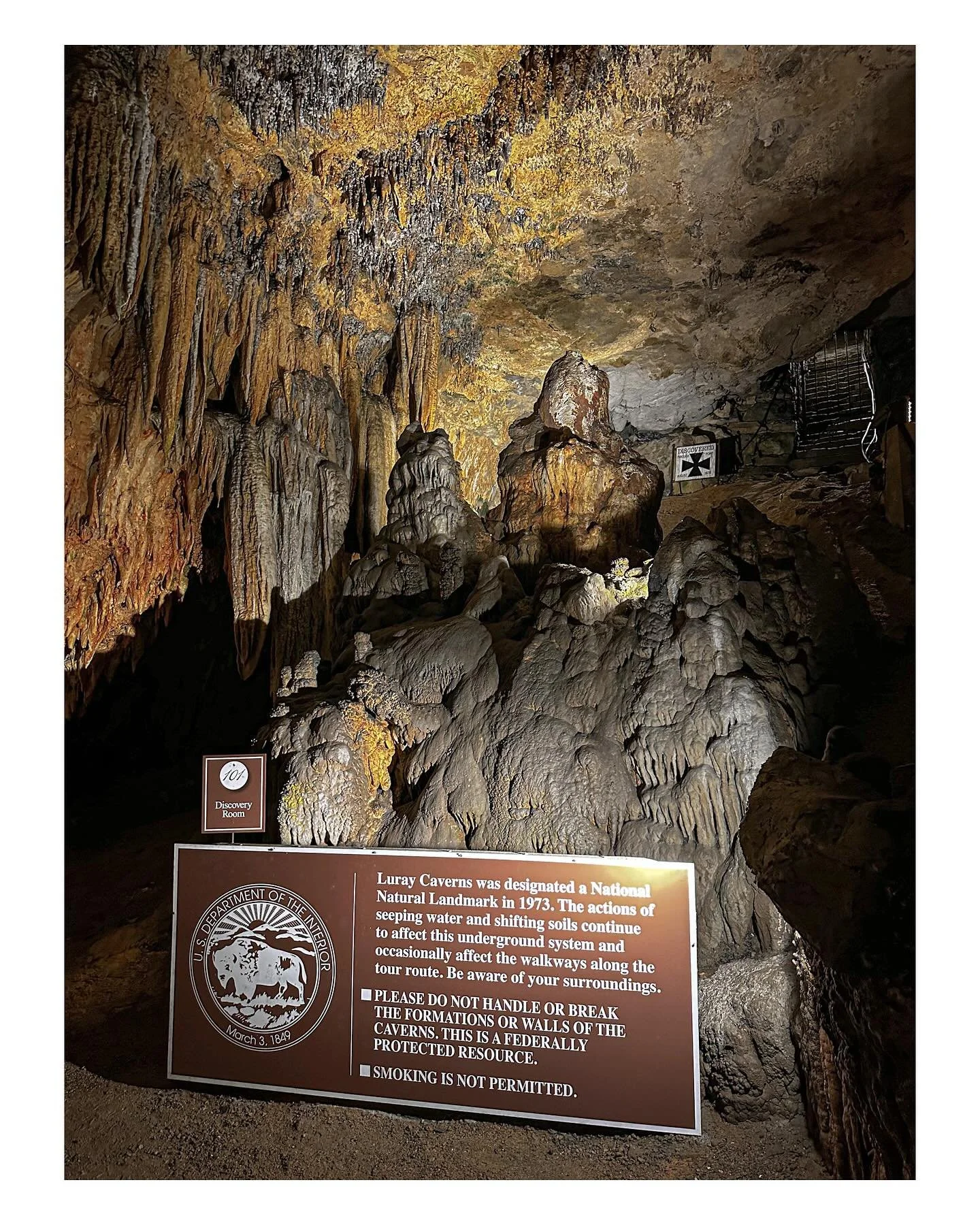 7.13.25: Luray Caverns

Pretty rad caverns - they even have a stalacpipe organ which was pretty cool. Big thanks again to April &amp; Rob 🖤
.
.
.
.
.
#luraycaverns #luraycavernsvirginia #stalacpipeorgan #virginia #lurayvirginia