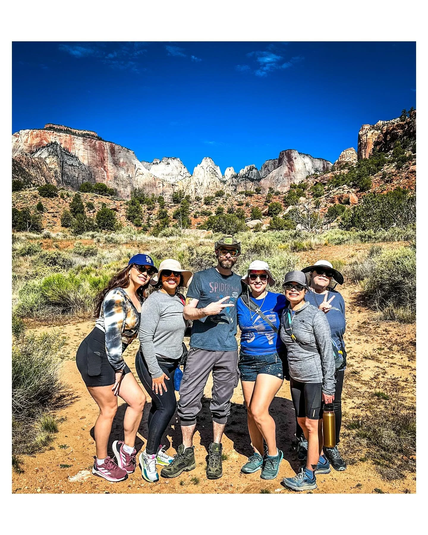 Birthday weekend trip, day one - Zion 🫶🏼
.
.
.
.
.
#zionnationalpark #utah #zionriverwalk #nationalparkusa #zionoverlooktrail #saveournationalparks