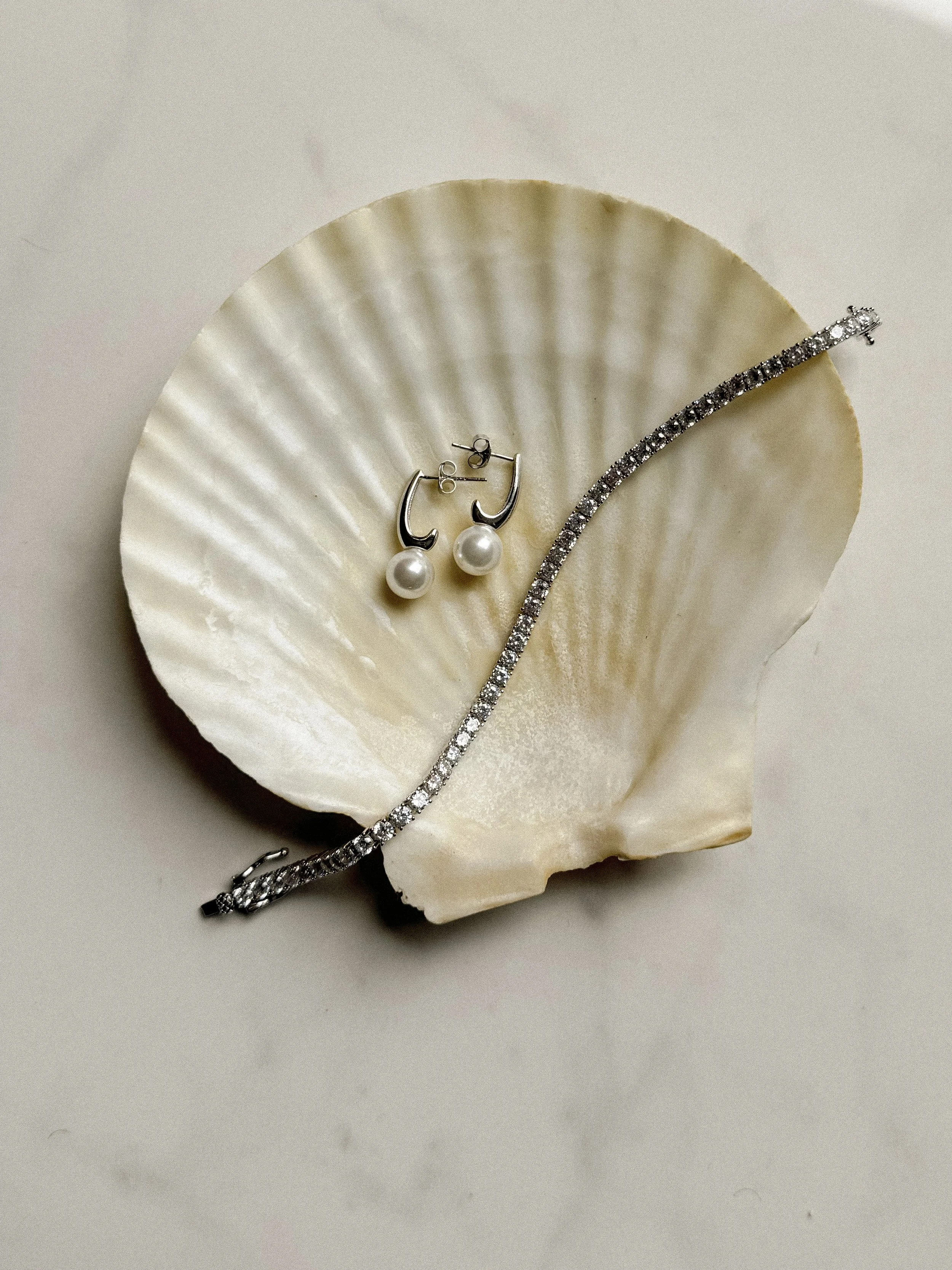 Seashell with wedding jewelry