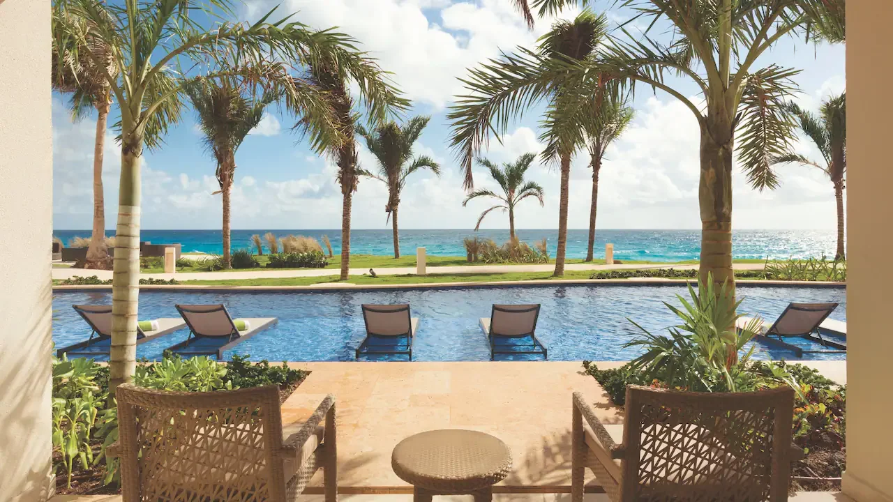 Swim Up King - Hyatt Ziva Cancun