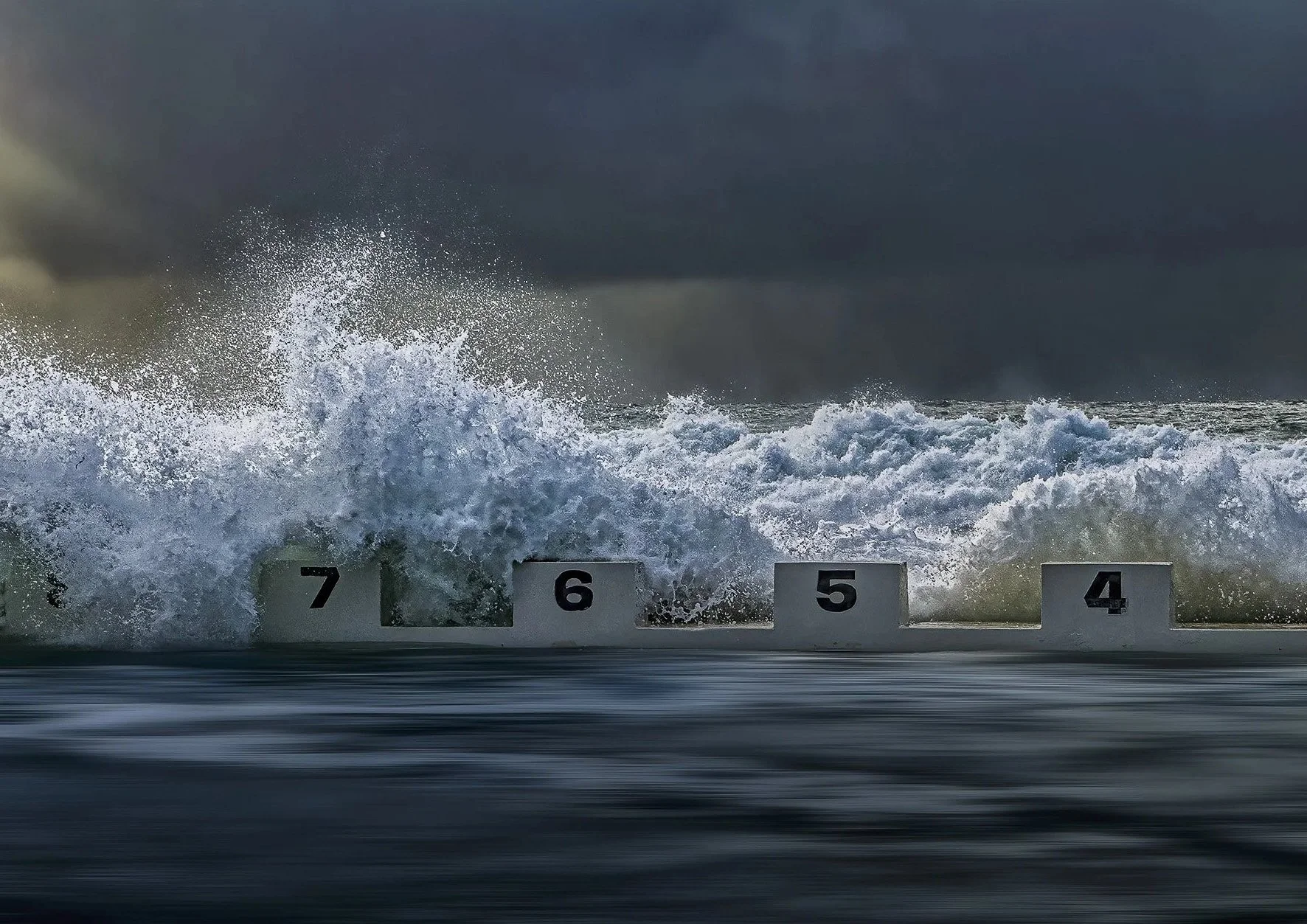 Merewether-Ocean-Baths-Waves-de37cd40_clean__artwork.jpg