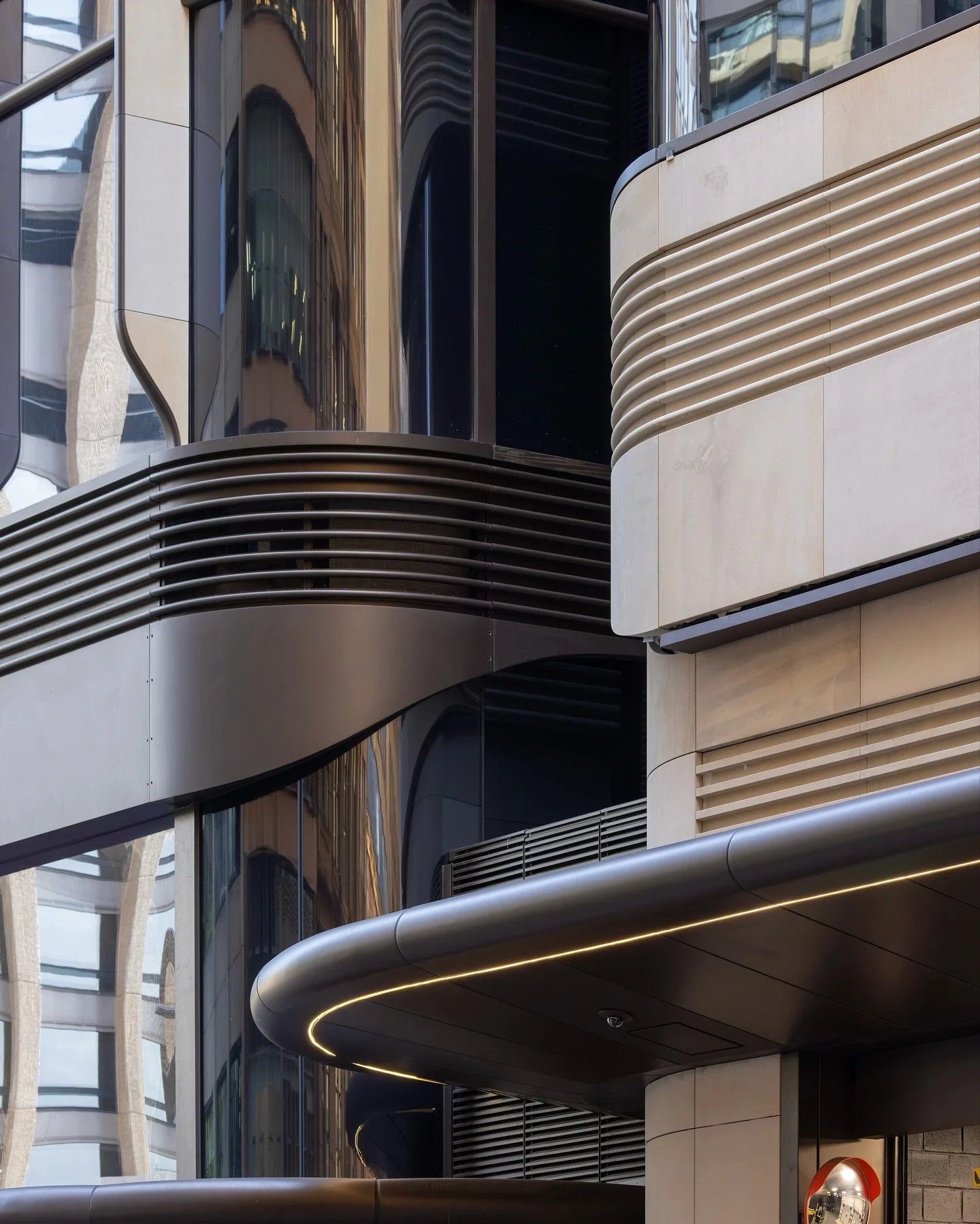 Parkline Place | @fosterandpartners @coxarchitecture | Sydney, AU

#FosterandPartners 
#COXarchitecture
#ParklinePlace 
#ArchitecturalDetails 
#FacadePhotography 
#Sandstone 
#Syndey
#SydneyArchitecture 
#australianarchitecture
#CommercialArchitectur