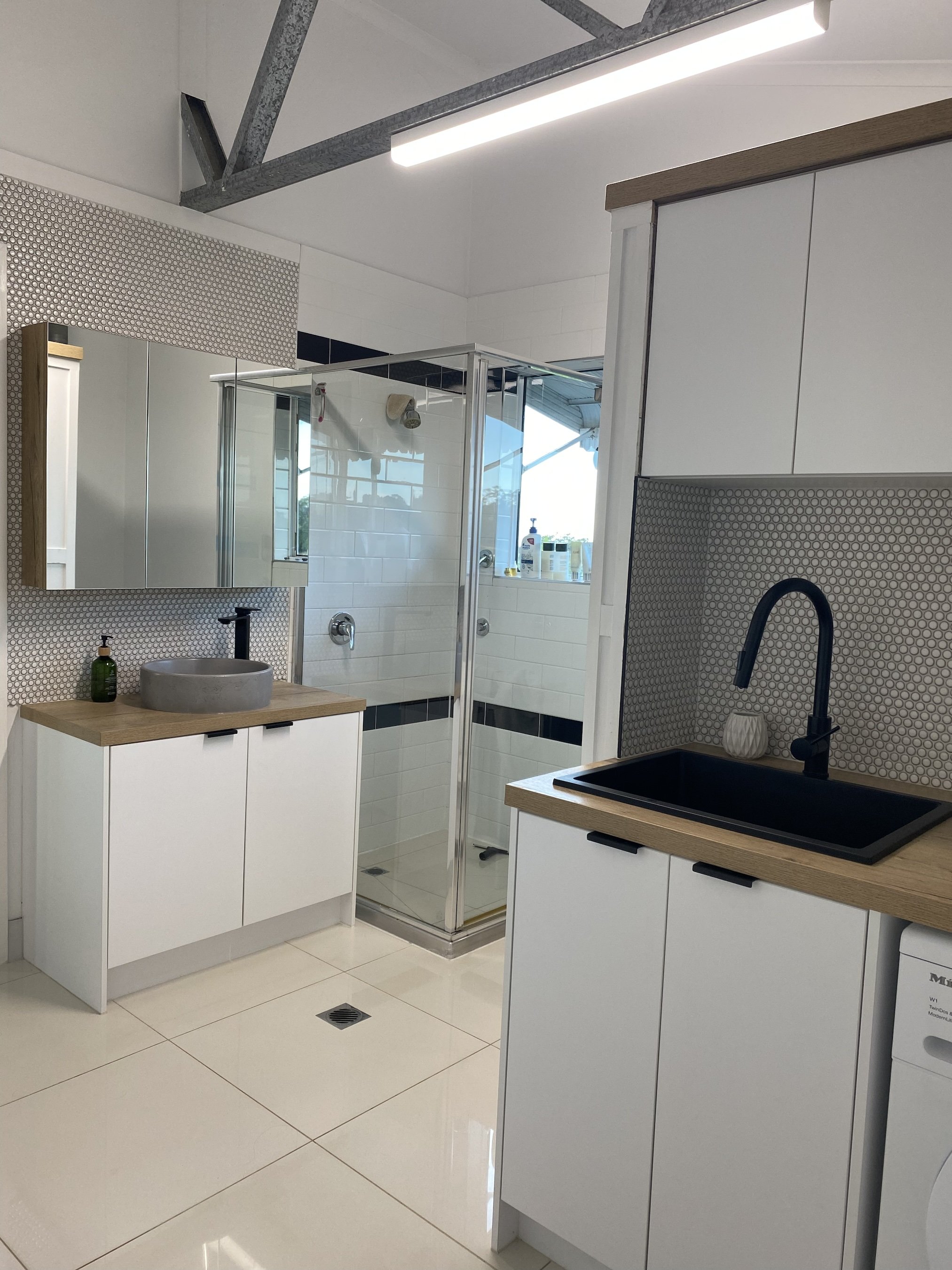 THE MODERN FARM LIFE: Laundry and Vanity