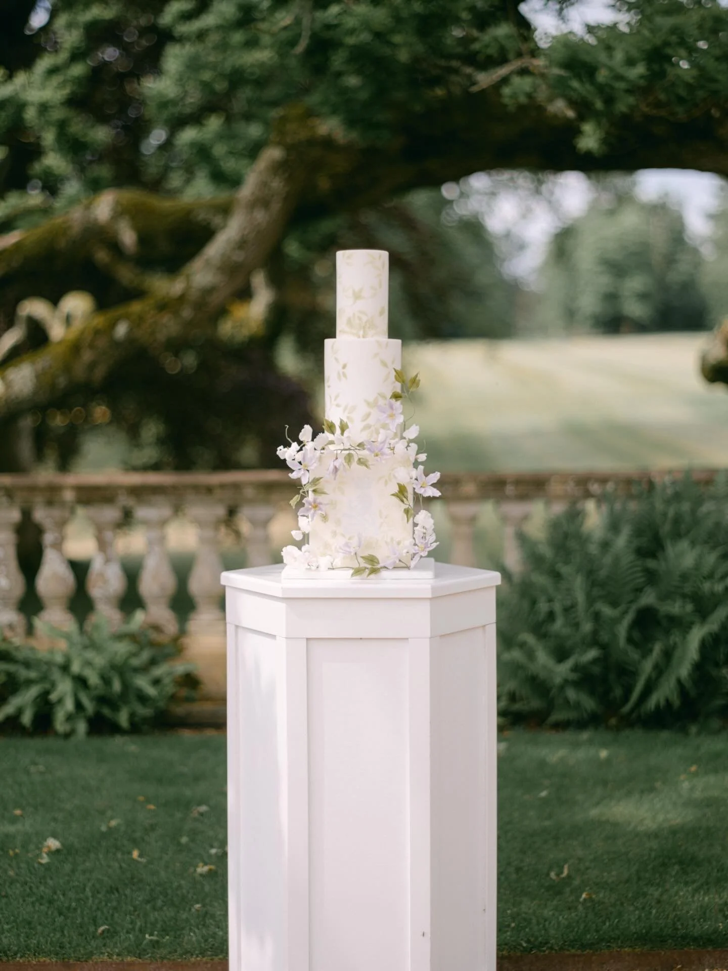 A cake designed to blend in with the natural beauty and tranquility that surrounds Somerley House.

Delicate details with subtle dimension that blends so perfectly with the surrounding atmosphere and if you look closely, you will see a little nod to 