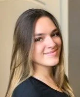 alessandra headshot.jpg