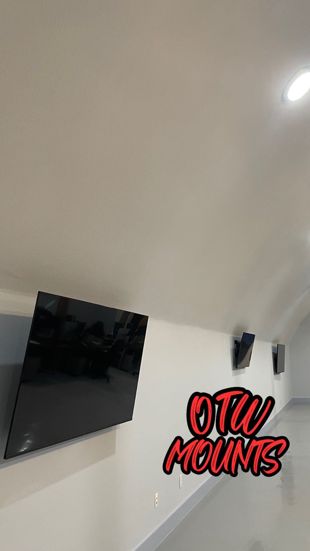 Check out this magic 6 TV’s Mounted
4-75”inch & 2-65”inch TV’s @lgusa with
fully articulating mount @sanussystems and Oulet Relocation On All Six!
All wires concealed with professional wire management behind TV’