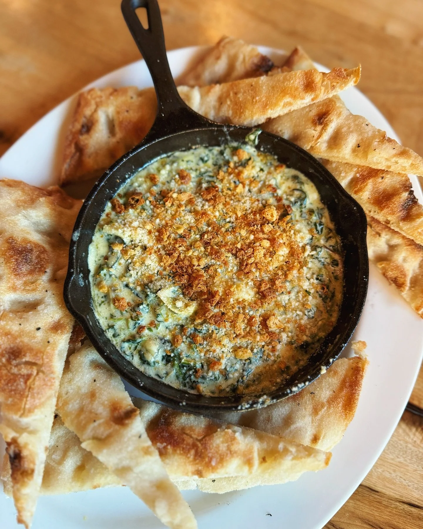 Now serving this baked spinach artichoke dip with the most delicious flatbread. Available gluten free upon request! ✌️