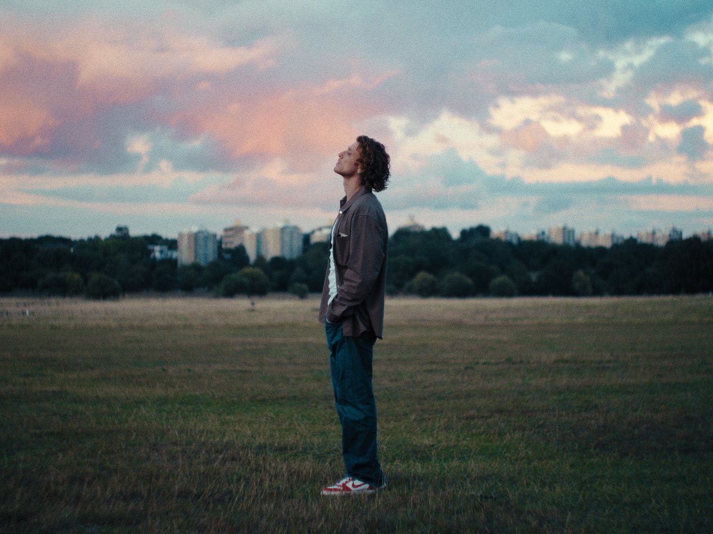 Feld stehen_01_00_07_19.jpg