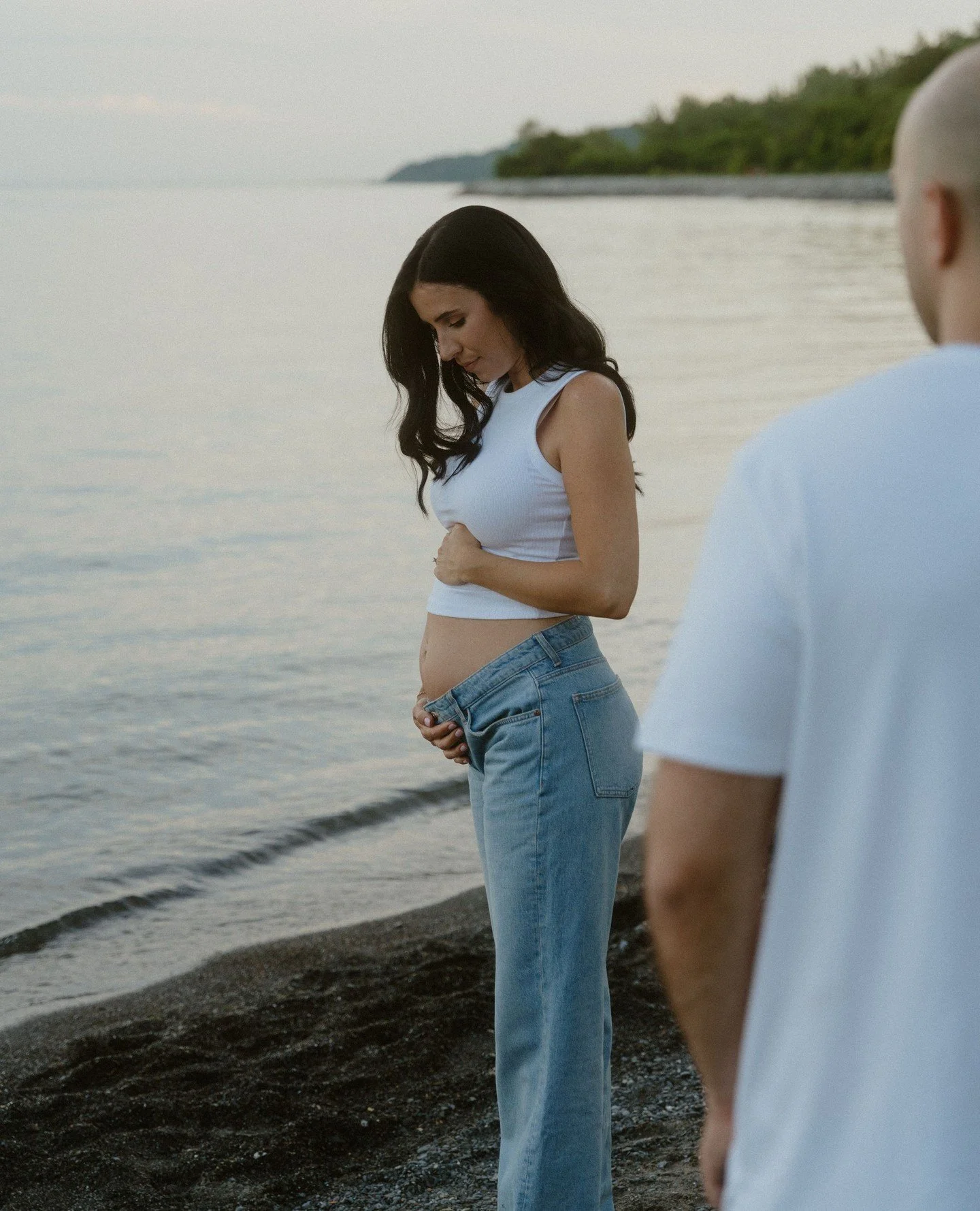 mariah + kristopher by the lake 🎞️ ☁️⁠
⁠
the sweetest maternity shoot by the lake - have I mentioned I love my job?