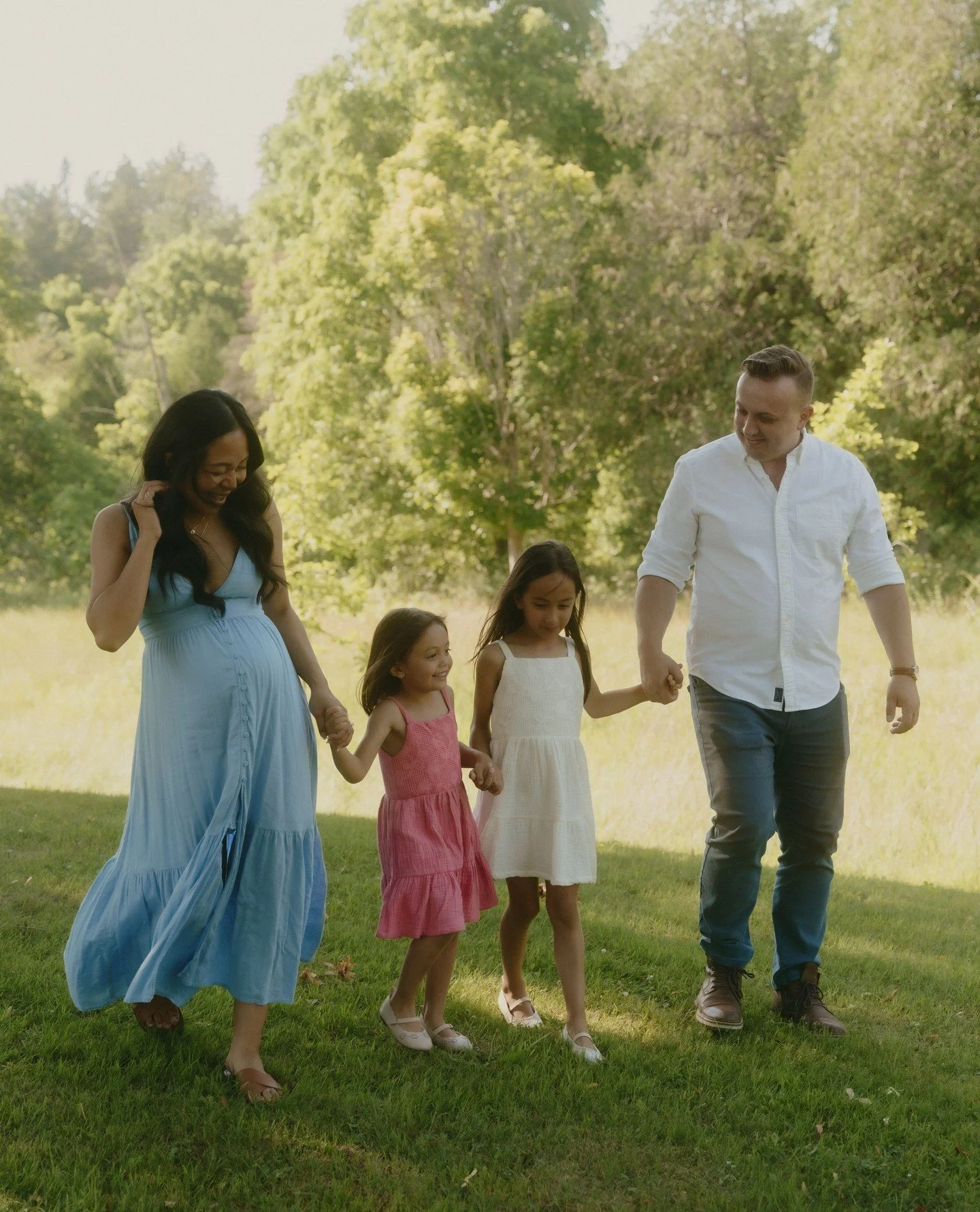 The little moments that mean everything 🕊️⁠
⁠
#engagementphotography #engagementphotographer #weddingphotography #cinematicphotography #documentaryphotographer #authenticlove #authenticlovemagazine #ontarioweddingphotographer #torontoweddingphotogra