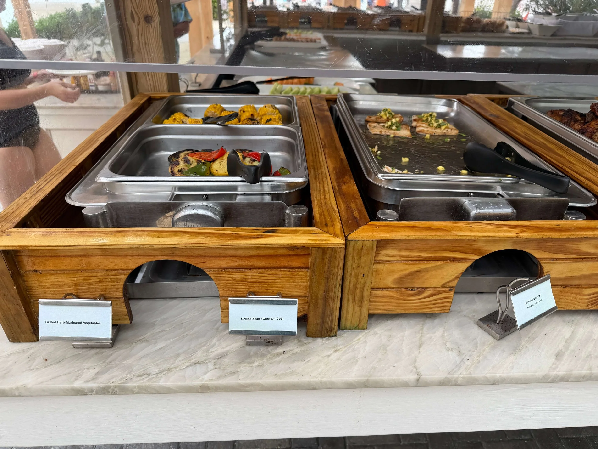 Vibe Shore Club Buffet © Freestyle Travelers