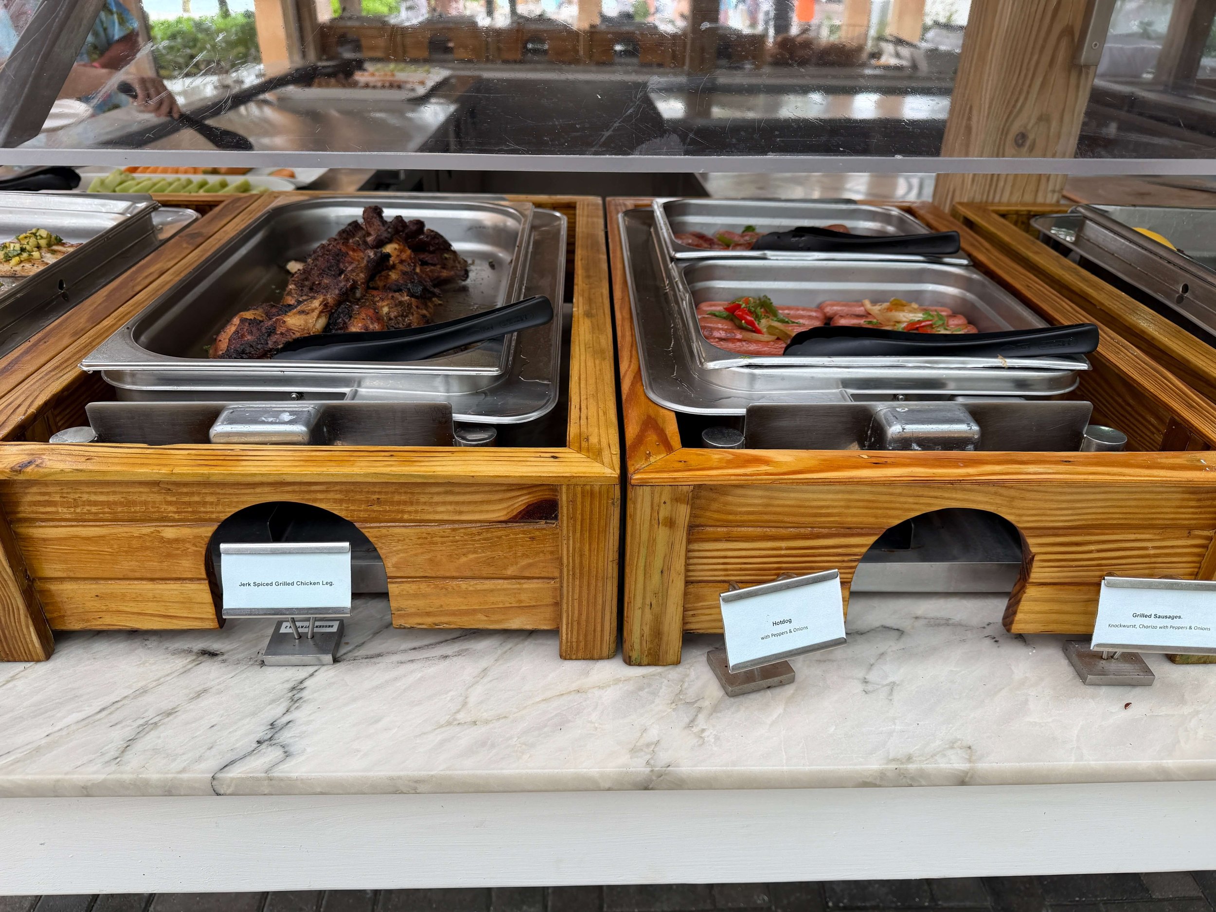 Vibe Shore Club Buffet © Freestyle Travelers