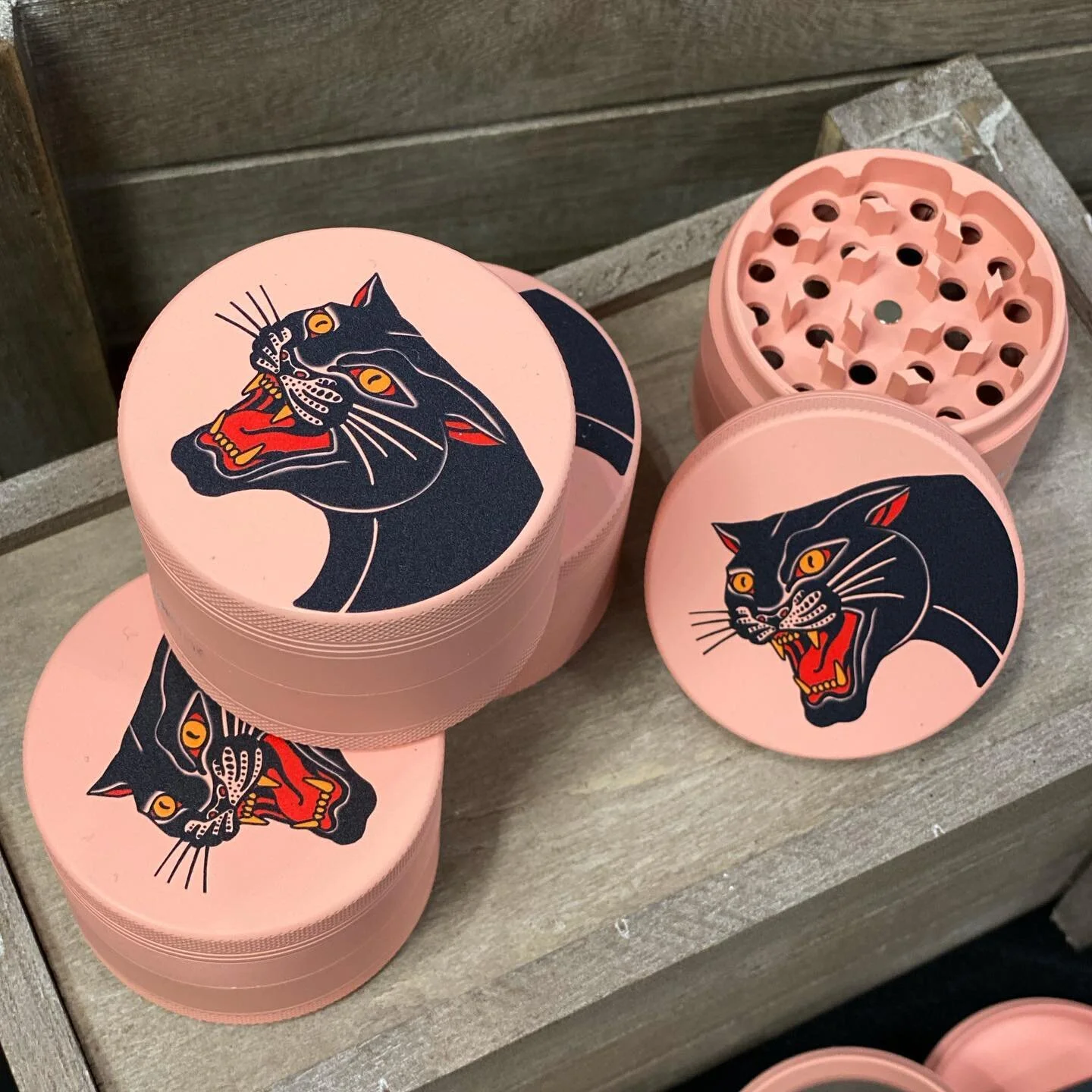 Happy 4/20! Time to upgrade that beat up old grinder 👀 #420