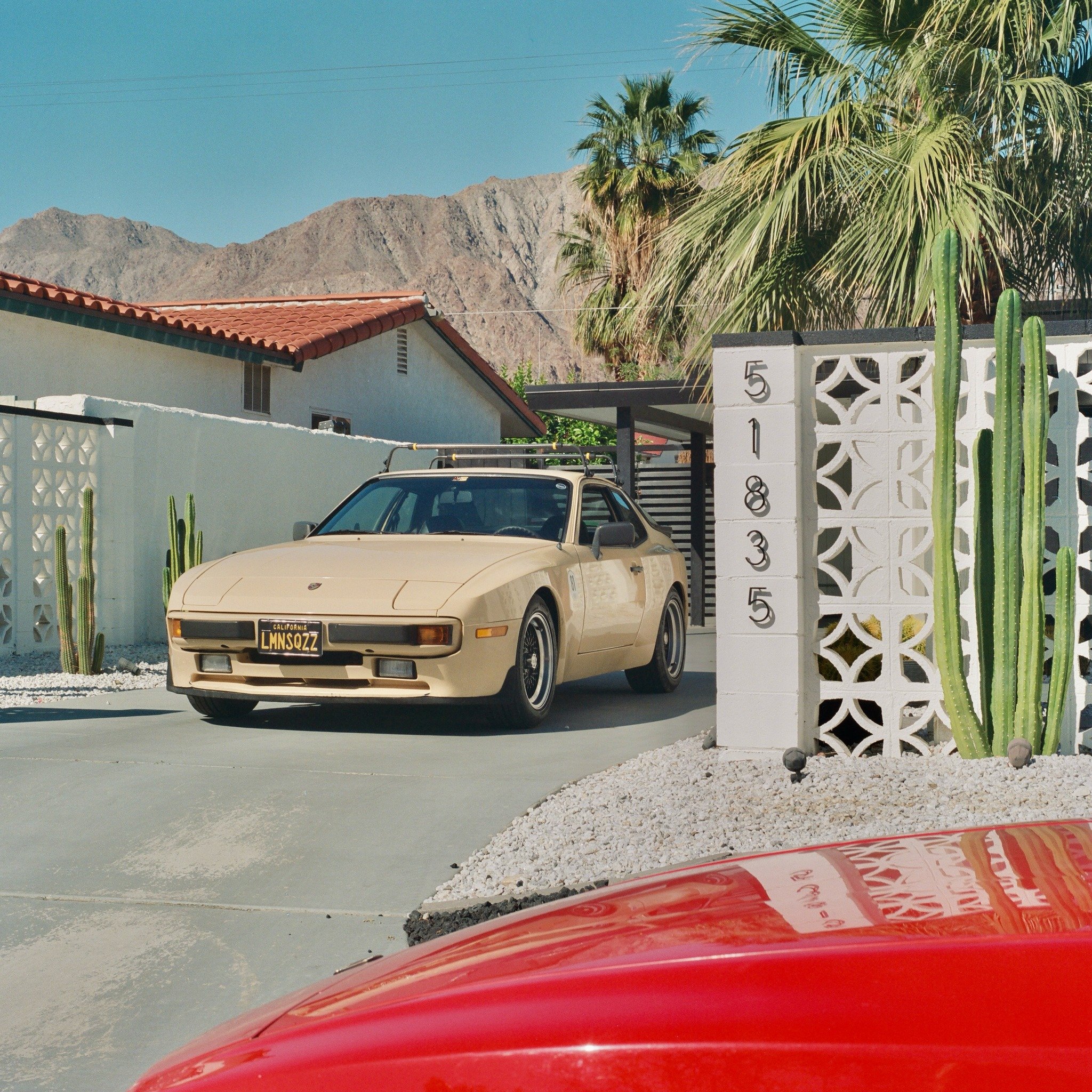 Palm Springs is better in a @porsche ! 
Want a chance to win this car?! Hit the link in our bio to find out how😜
&bull;
&bull;
#944driver #mediumformatfilm #hasselblad500c #midcenturyhome #porschemoment
