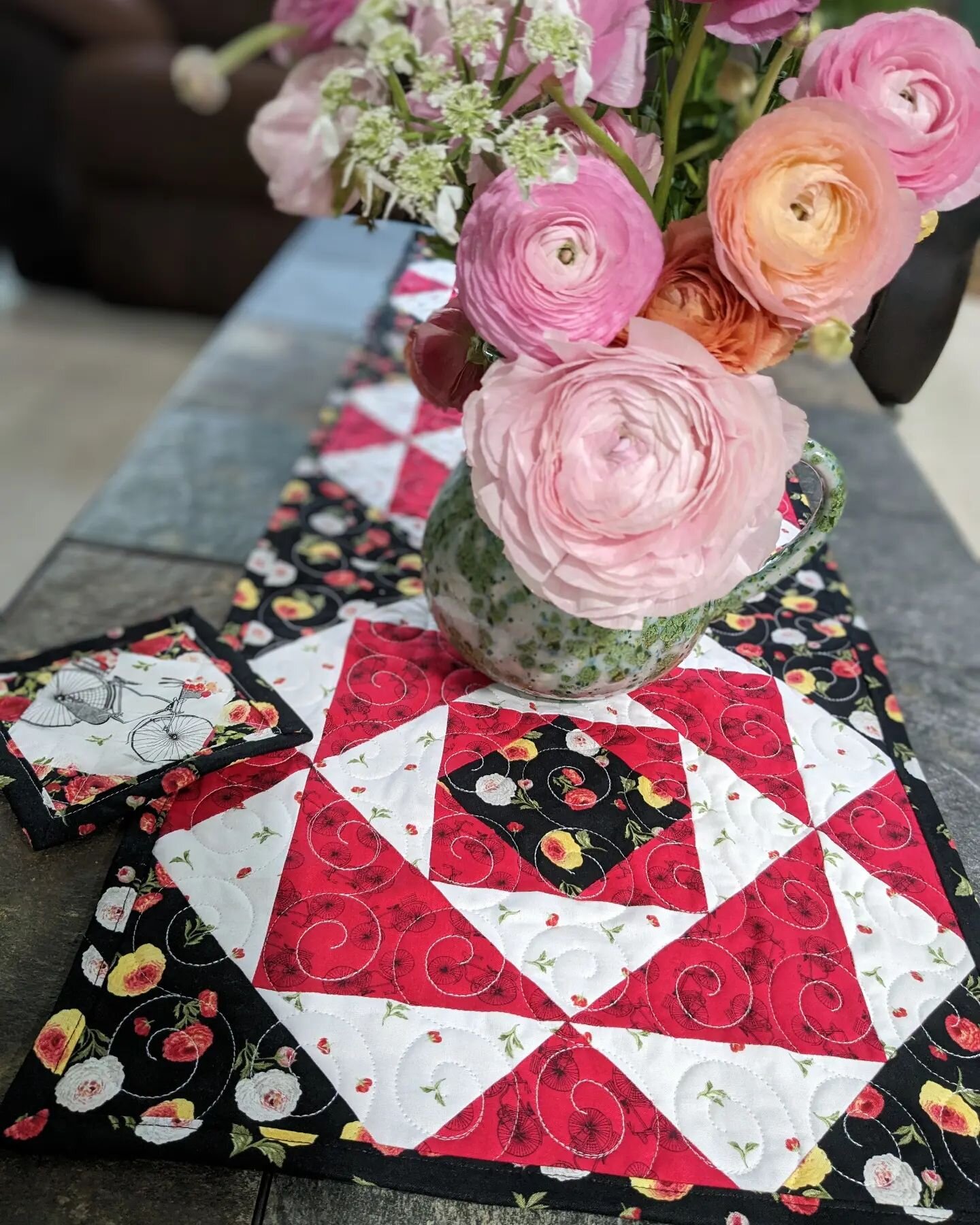 Blog is live today on @siysewityourself site! 

https://blog.siysewityourself.com/2023/04/21/flower-market-table-runner-coasters/

Did you like the tutorial? Let me know in the comments, or send me a DM. 💕 I'd love to hear from you!