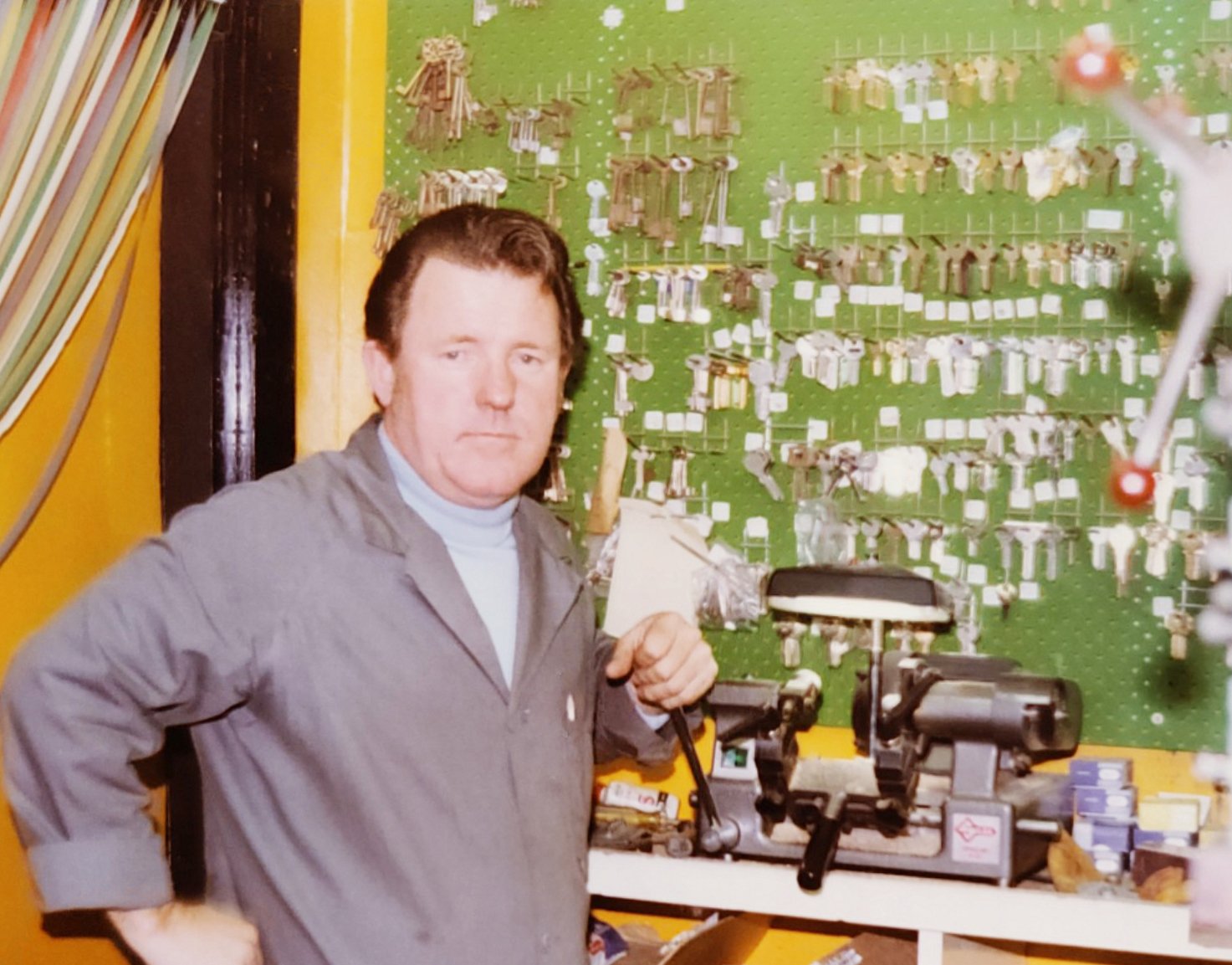 Master engraver Richard 'Dick' Waud at work