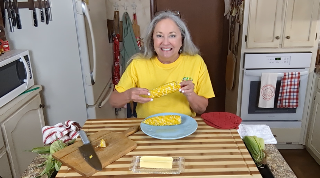 How to cook the perfect ear of corn in the microwave