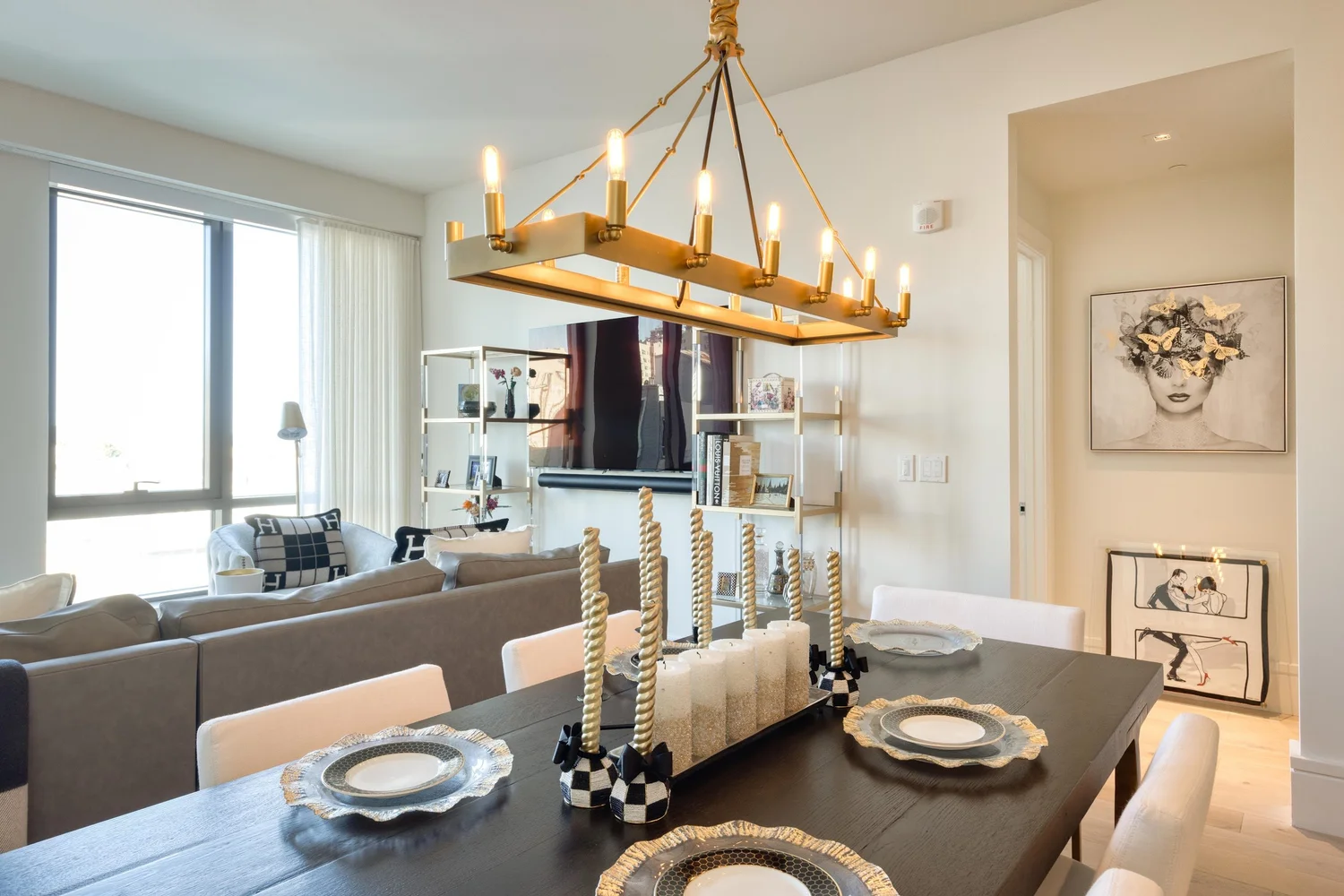 1515 Union St #5C — open-plan living looking toward dining