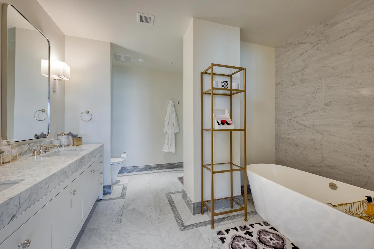 1515 Union St #5C — primary bath with freestanding soaking tub
