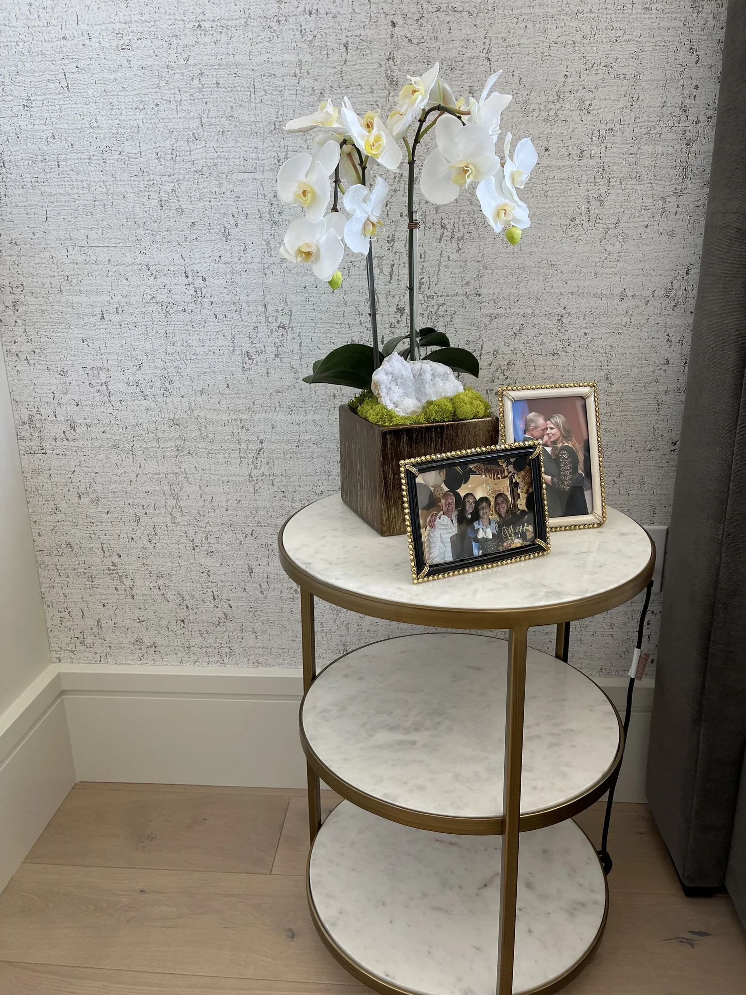 1515 Union St #5C — orchid styling detail