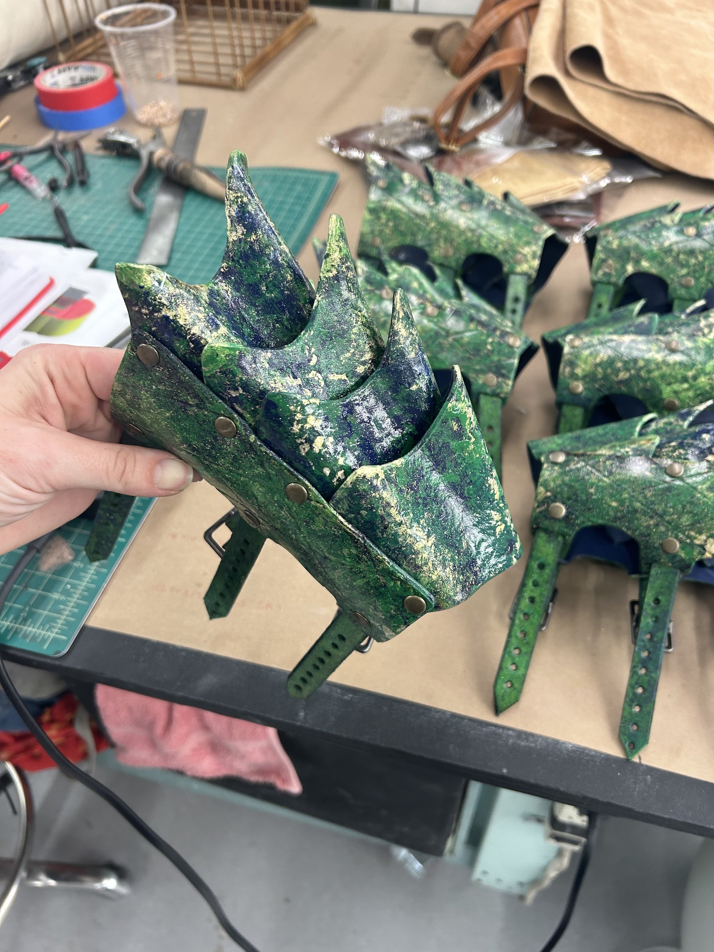 dragon handler bracers (leather)
