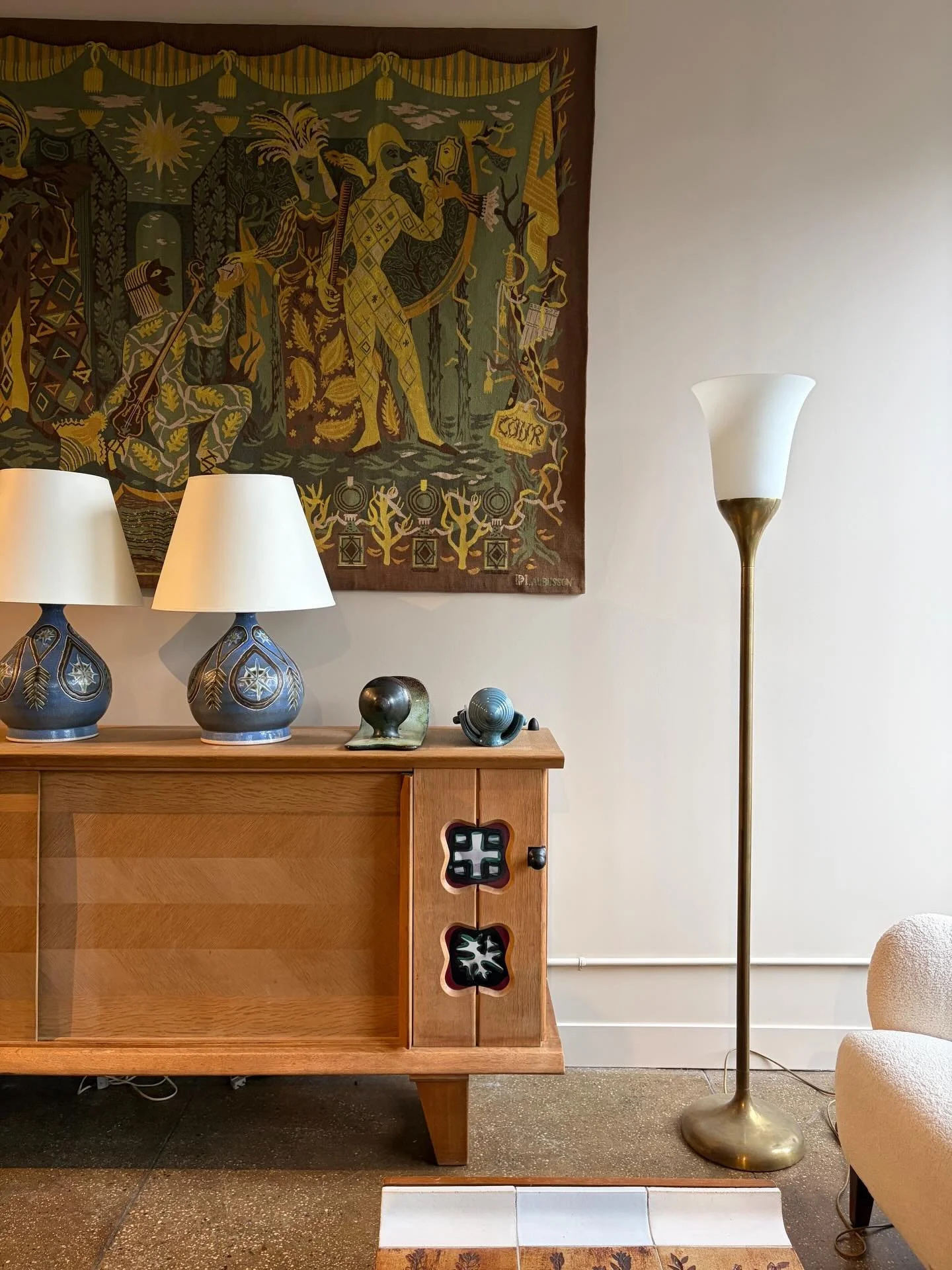 Stepping inside @galleryfolly feels less like shopping and more like wandering into the right stall at a Paris flea market. The one where everything has already lived a life.

A slightly odd vessel.

A sculptural lamp.

A chair you&rsquo;ve seen a hu