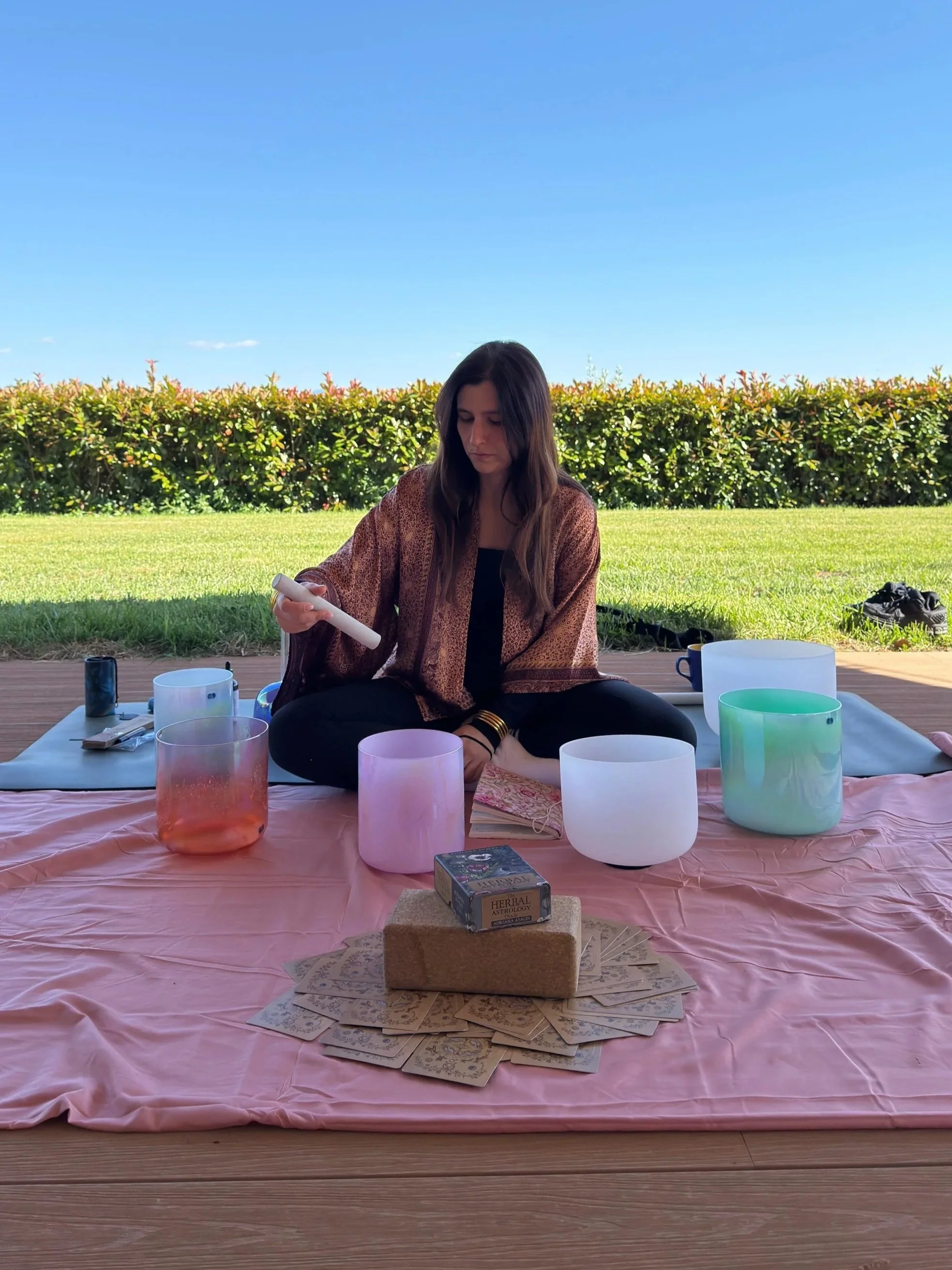 Heated Vinyasa with Guest Teacher Giulia Castellani &amp; Sound Bath with Caterina Dau