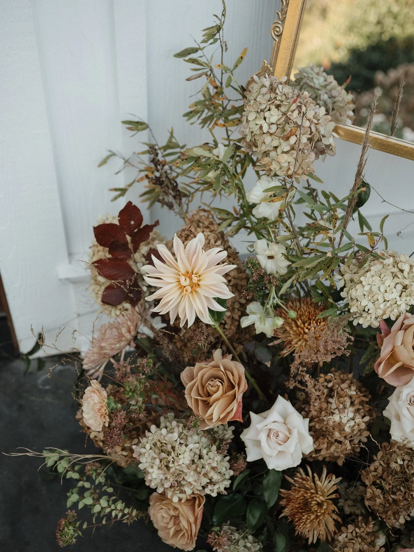 Autumn leaves and floral dreams 🍂