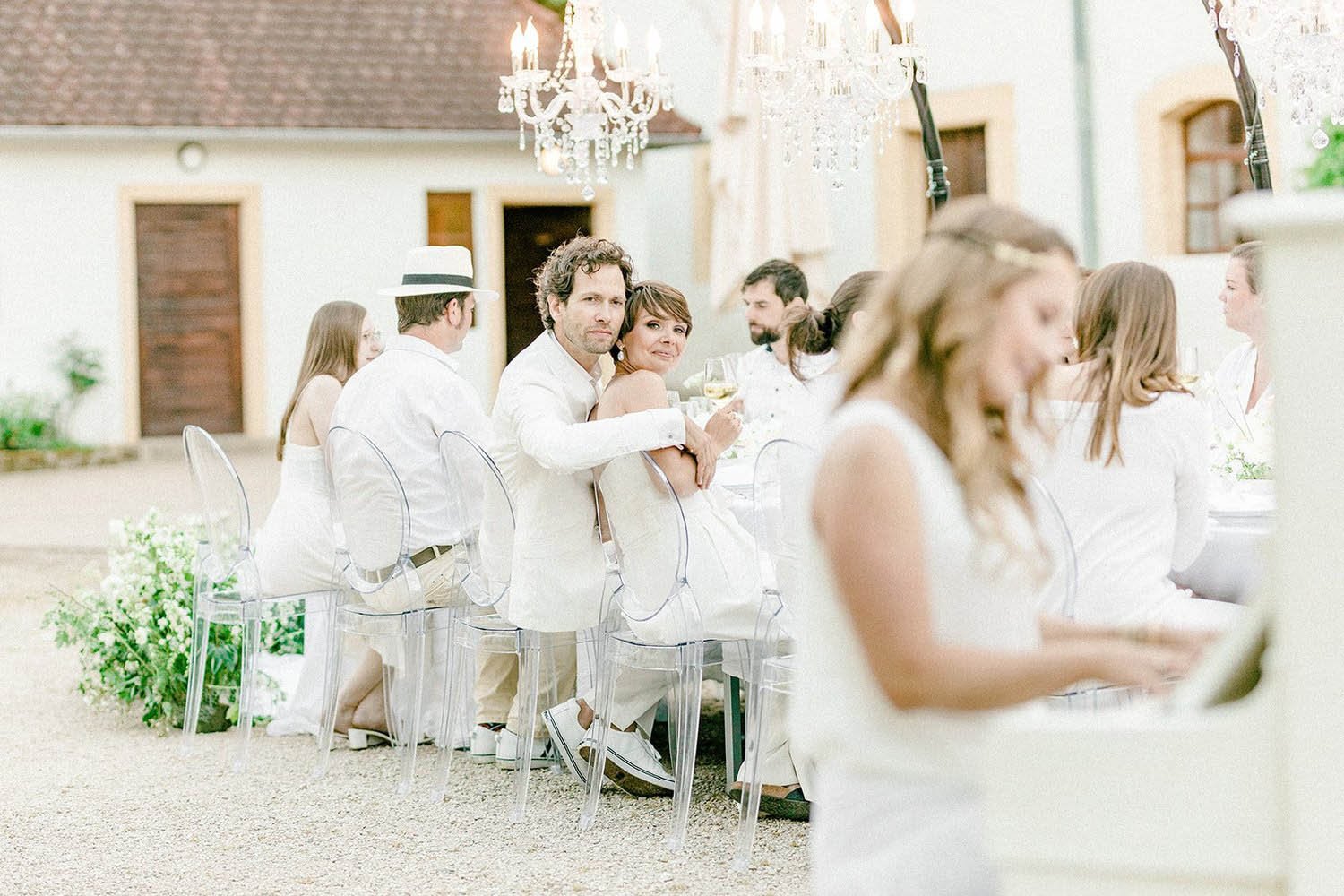 Exklusive Ghost Chairs für adelige Hochzeit