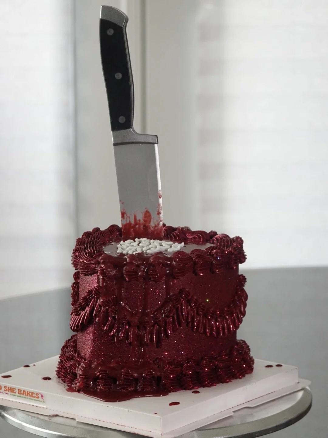 This cake reminds me of the shower scene from Psycho (one of my fav movies everrrr) 🔪🩸iconic